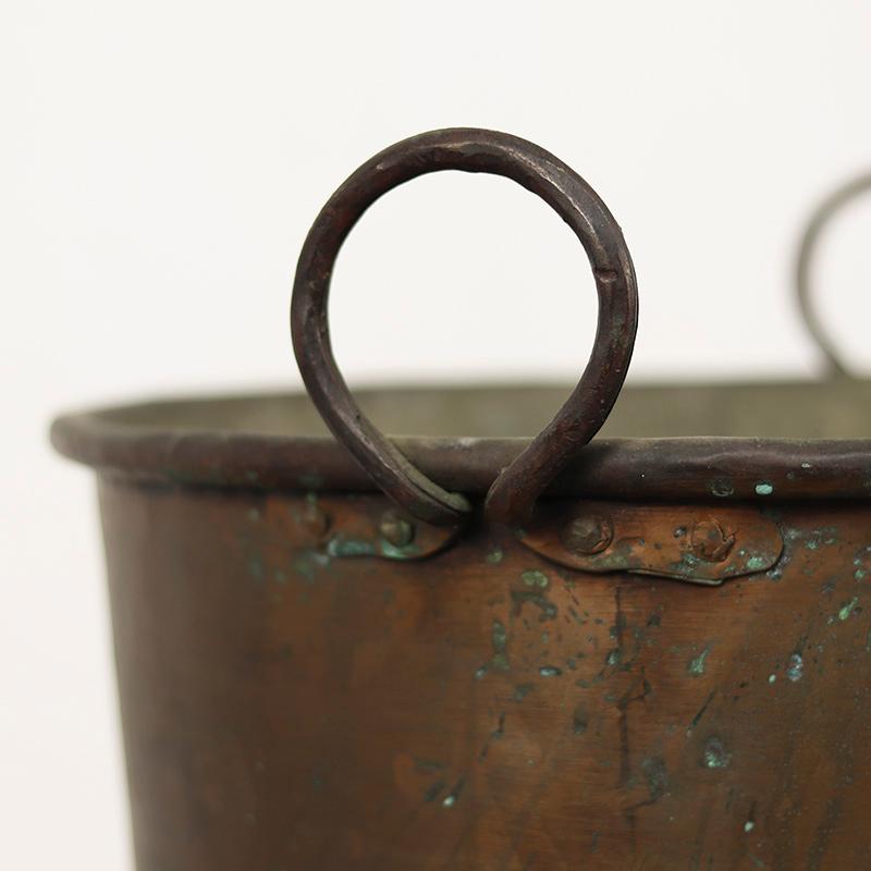 Industriale Bollitore / fioriera in ottone Wabi Sabi dalla forma unica in vendita