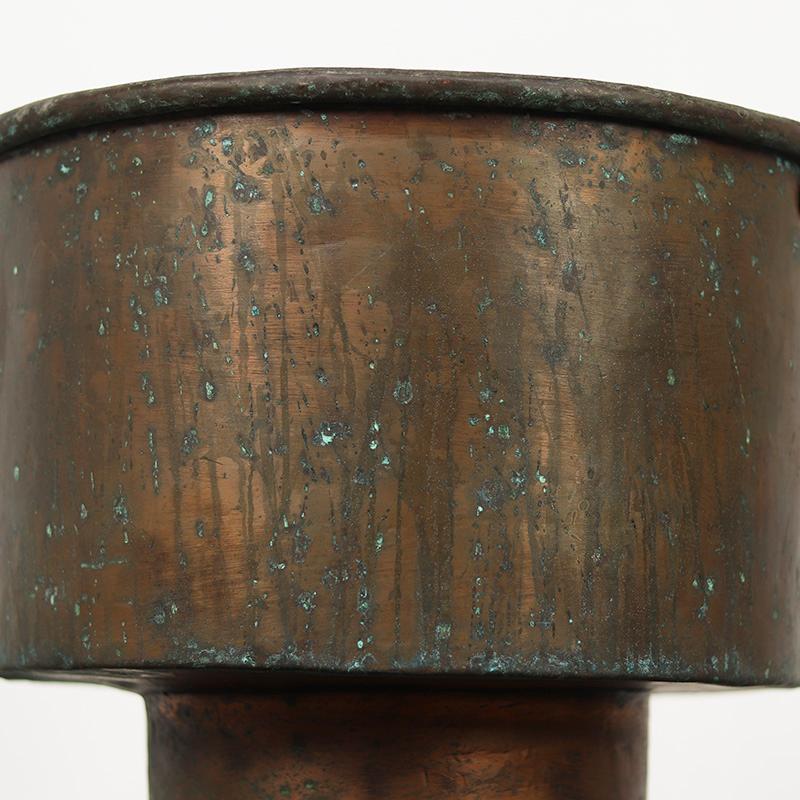 Bollitore / fioriera in ottone Wabi Sabi dalla forma unica In condizioni buone in vendita a OOSTERHOUT, NL