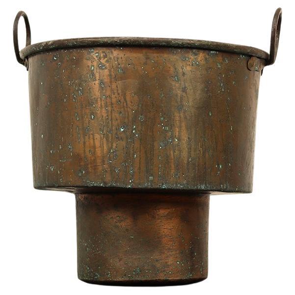 Bollitore / fioriera in ottone Wabi Sabi dalla forma unica in vendita