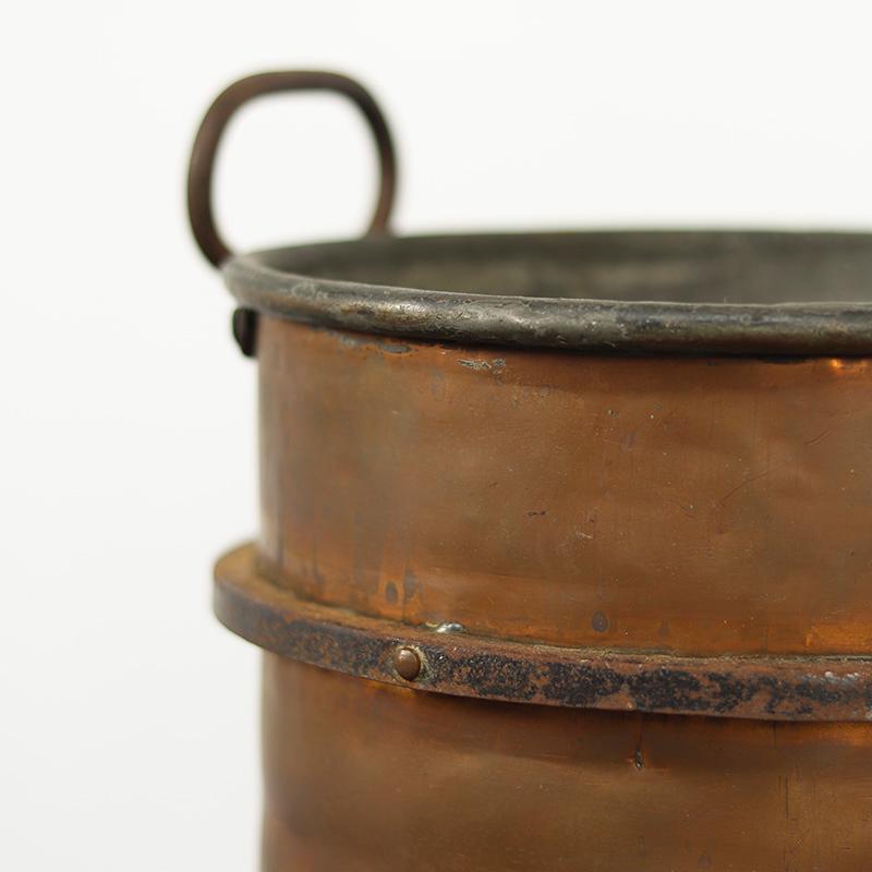 Industriale Bollitore / fioriera in rame Wabi Sabi dalla forma unica in vendita