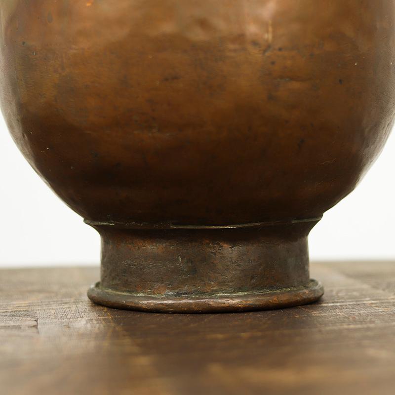 Fatto a mano Bollitore / fioriera in rame Wabi Sabi dalla forma unica in vendita