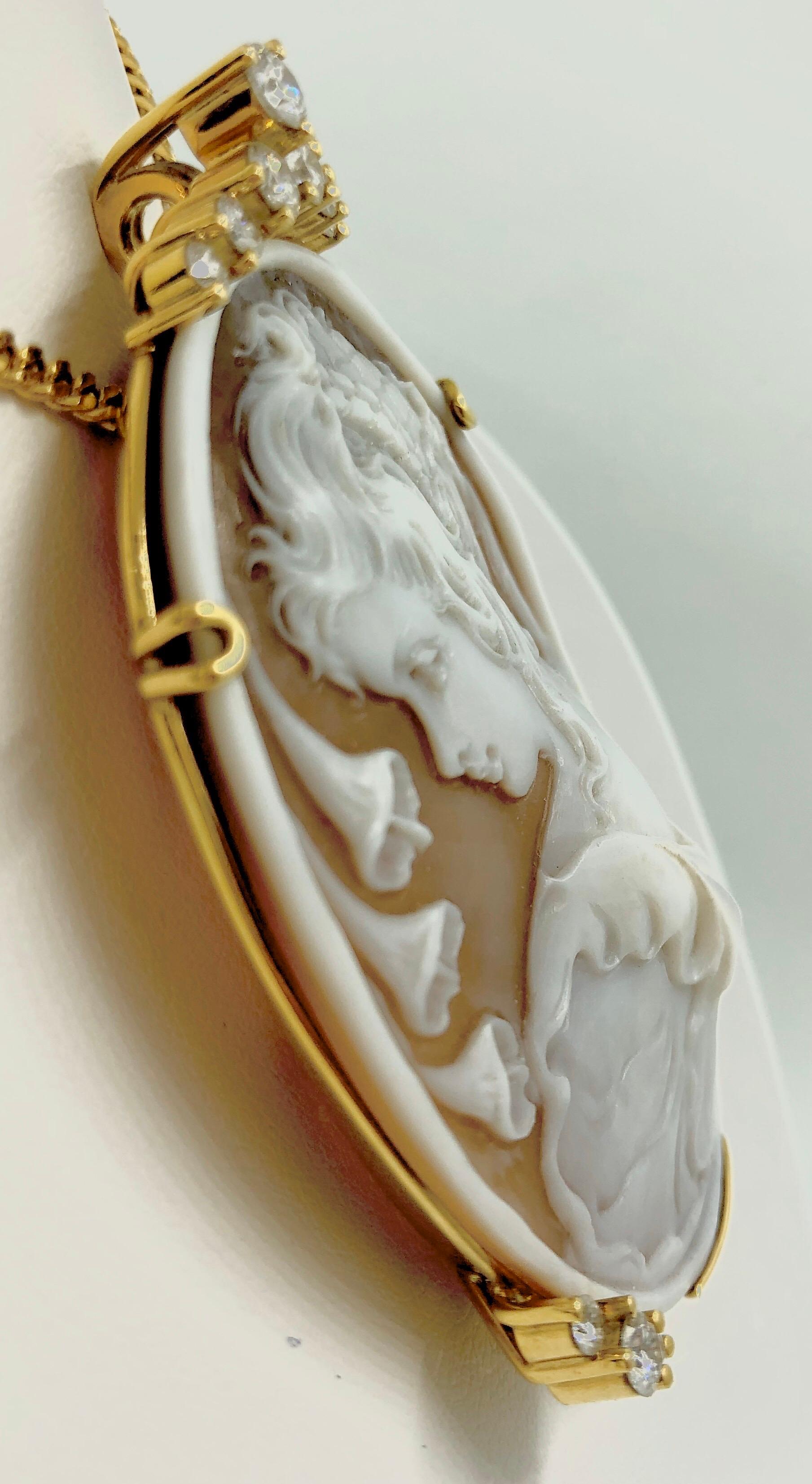 This romantic yellow gold pendant features a shell cameo depicting a lady's profile hand-carved and signed "IMPERATRICE", surrounded by 13 brilliant cut diamonds. The pendant is a G.MINNER unique creation entirely handmade.
Total Diamonds