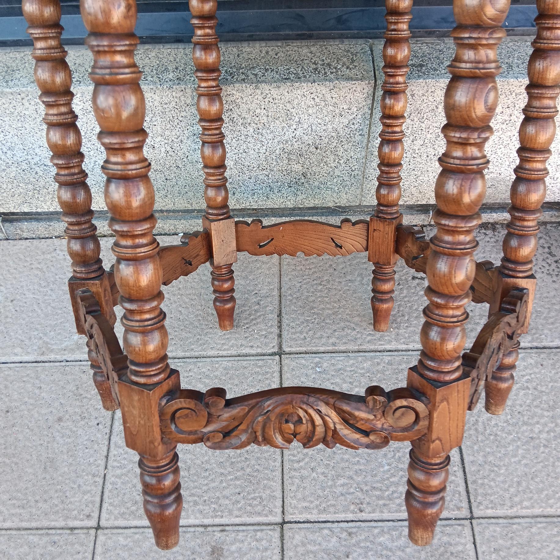 Côté unique  Table à pieds tournés Espagne  20e siècle ou début du 20e siècle Excellent état - En vente à Mombuey, Zamora
