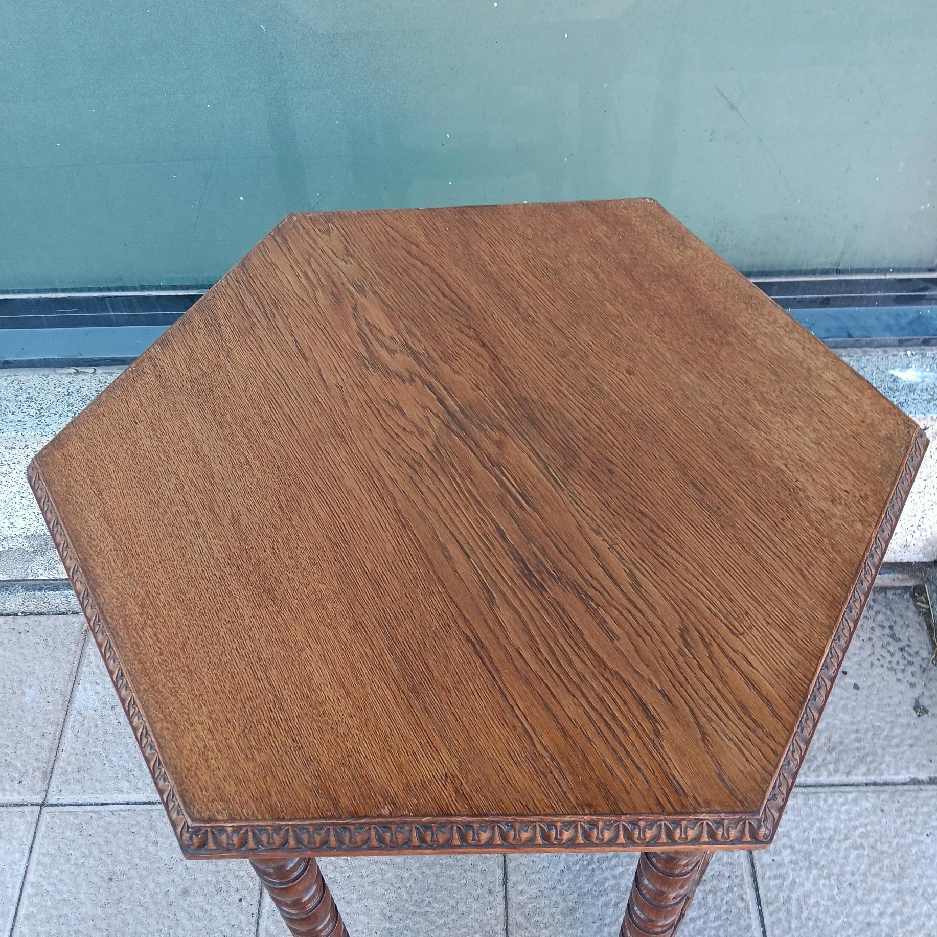 20ième siècle Côté unique  Table à pieds tournés Espagne  20e siècle ou début du 20e siècle en vente