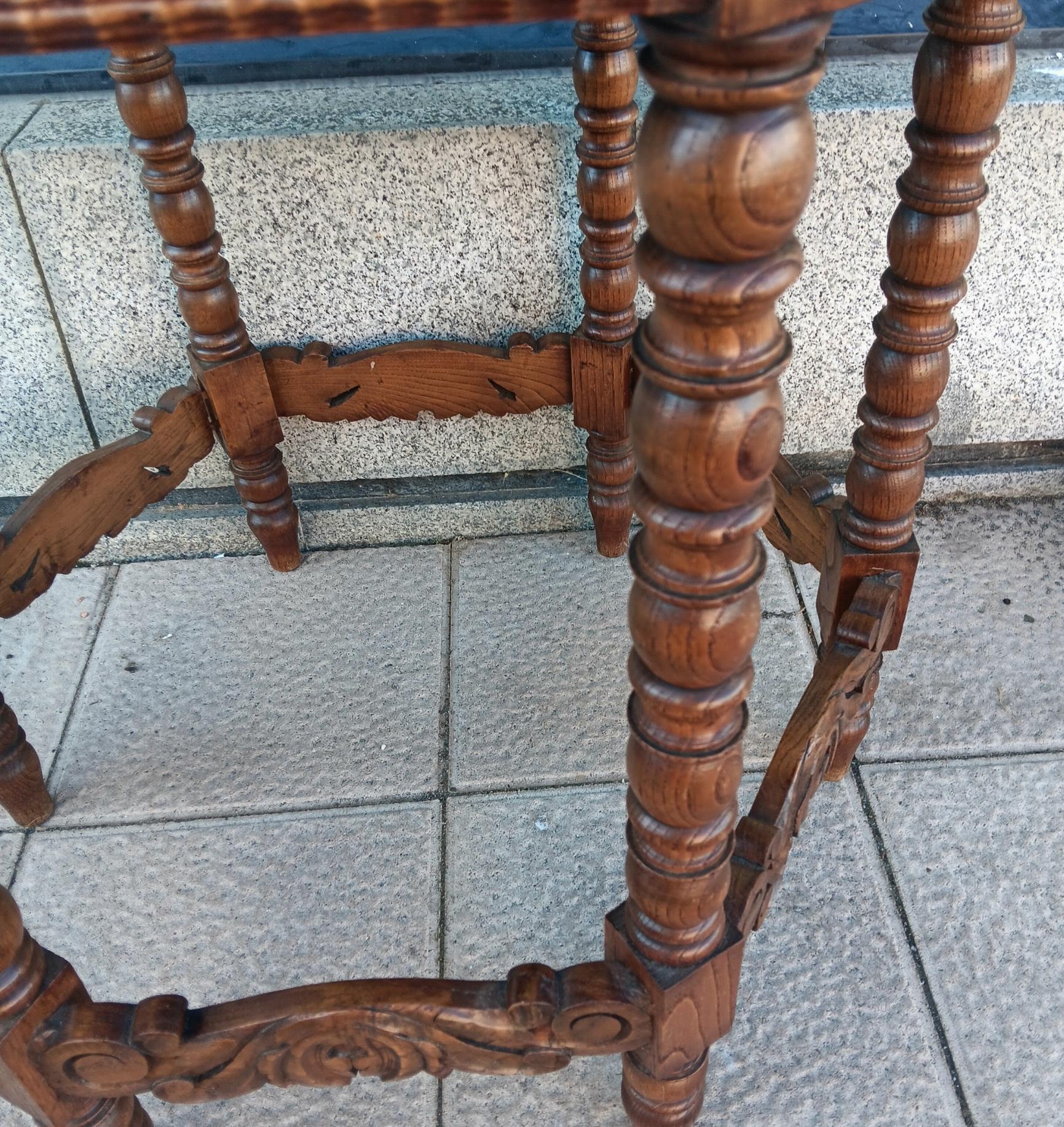 Noyer Côté unique  Table à pieds tournés Espagne  20e siècle ou début du 20e siècle en vente