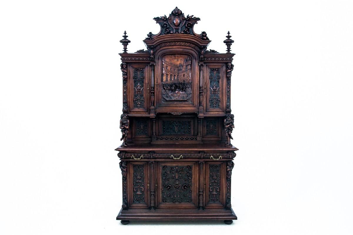 Unique sideboard, France, circa 1850.

Wood: walnut

Year: around 1870

Dimensions :

height 286 cm, width 158 cm, depth. 60 cm.