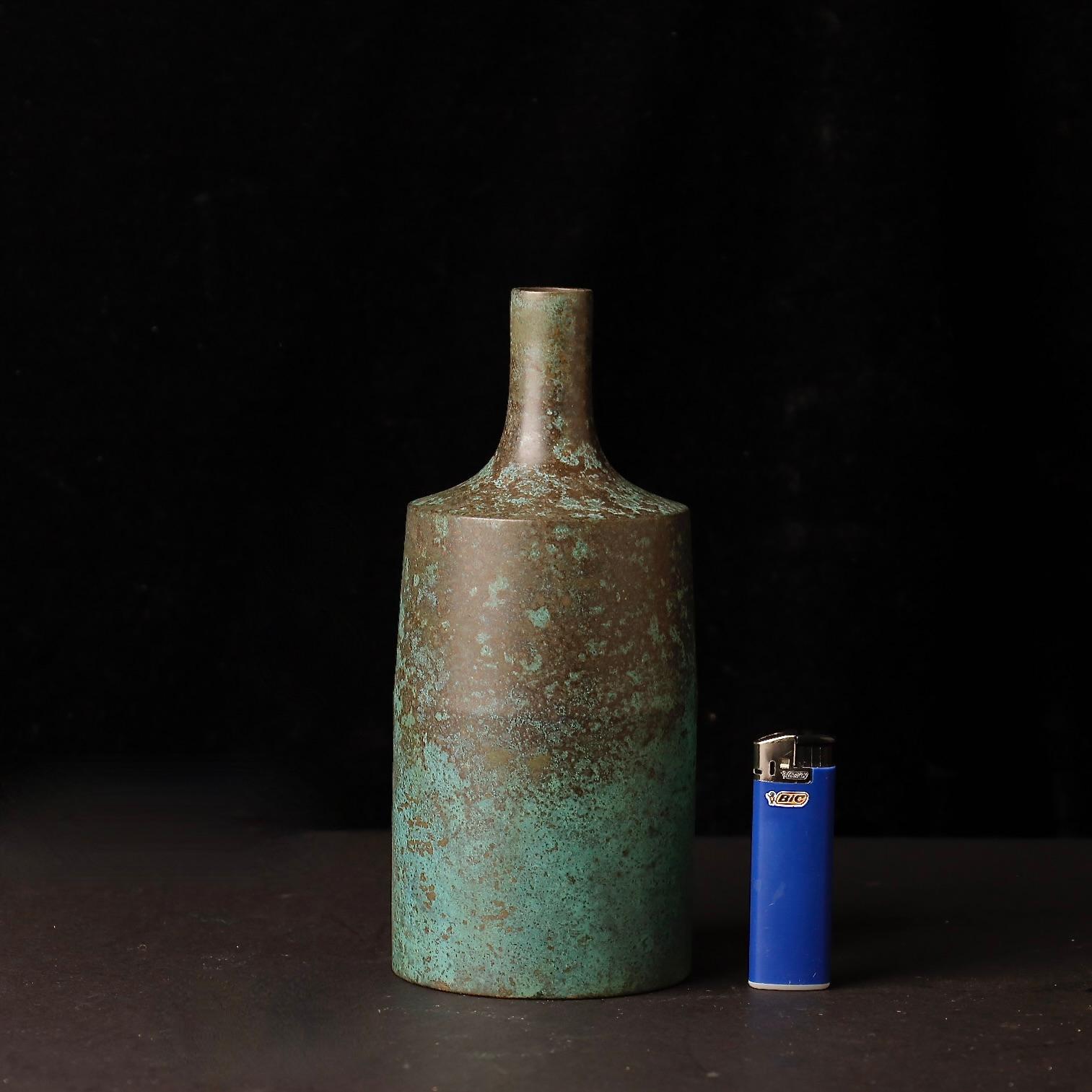 Giapponese Vaso in bronzo giapponese unico e firmato di Hara Masaki - Periodo Showa in vendita