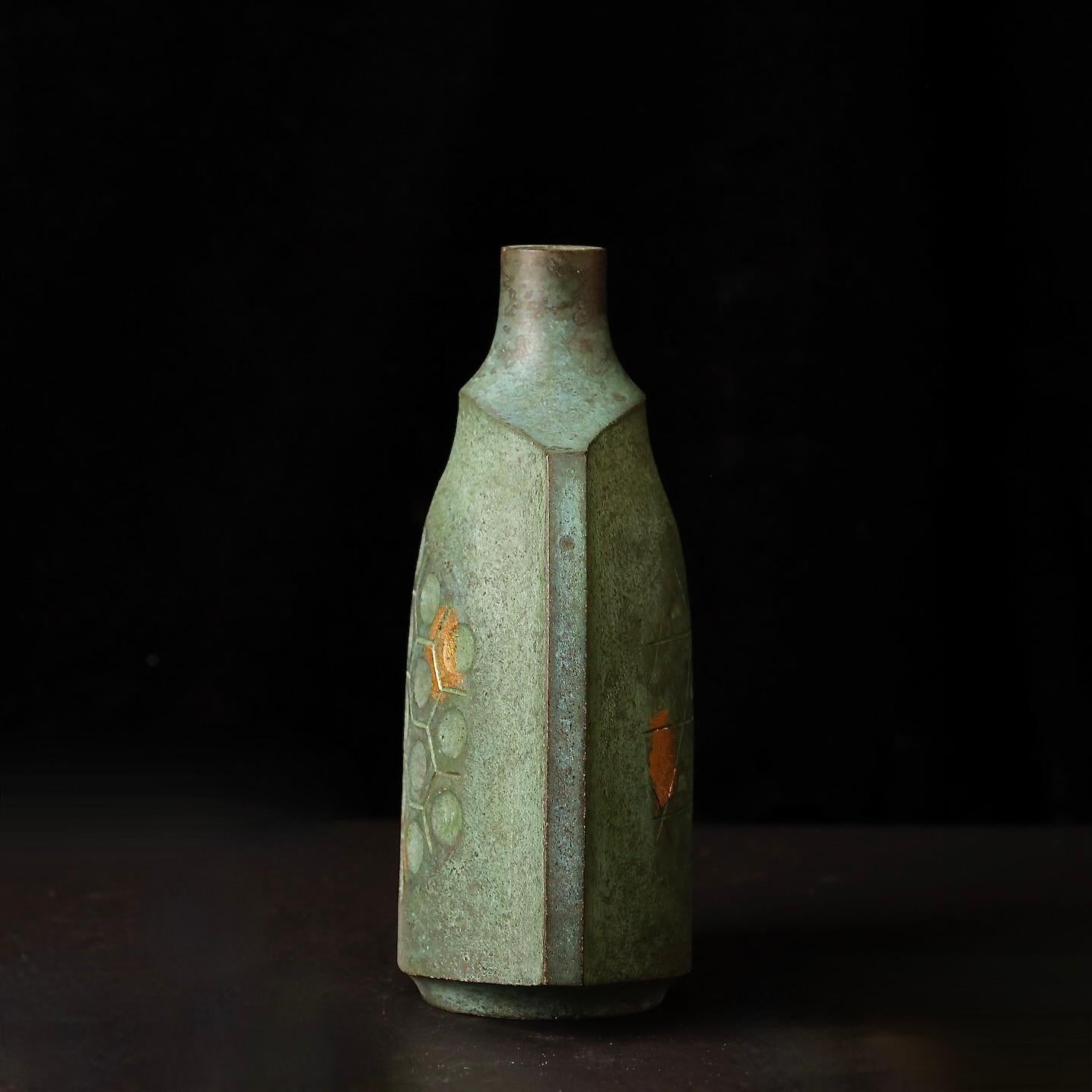 Unique Signed Japanese Bronze Vase with Gold Leaf by Ohaka Mitsuru, Showa Period For Sale 8