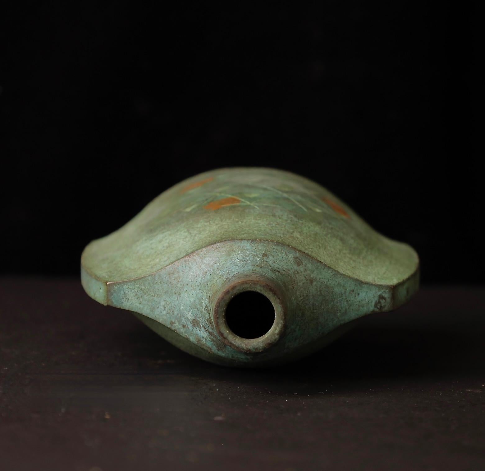 Unique Signed Japanese Bronze Vase with Gold Leaf by Ohaka Mitsuru, Showa Period For Sale 11
