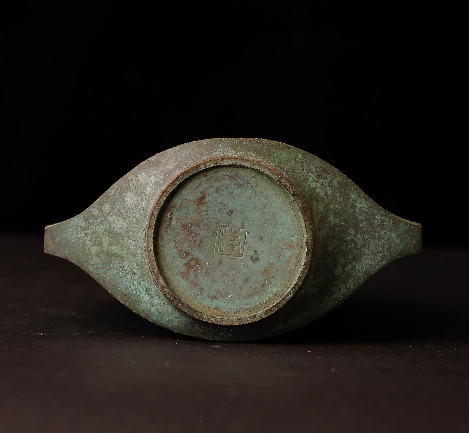 Unique Signed Japanese Bronze Vase with Gold Leaf by Ohaka Mitsuru, Showa Period For Sale 12