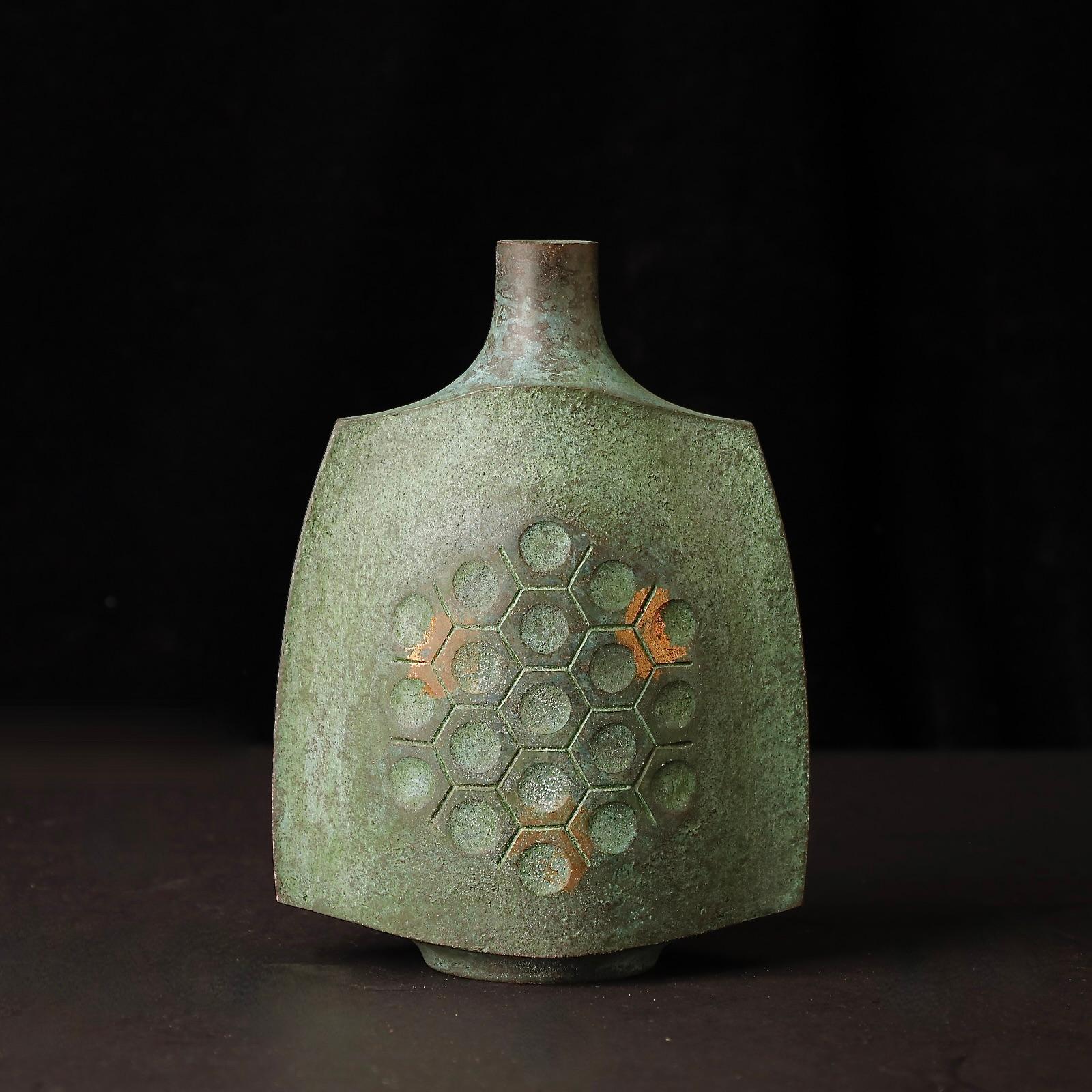 20th Century Unique Signed Japanese Bronze Vase with Gold Leaf by Ohaka Mitsuru, Showa Period For Sale