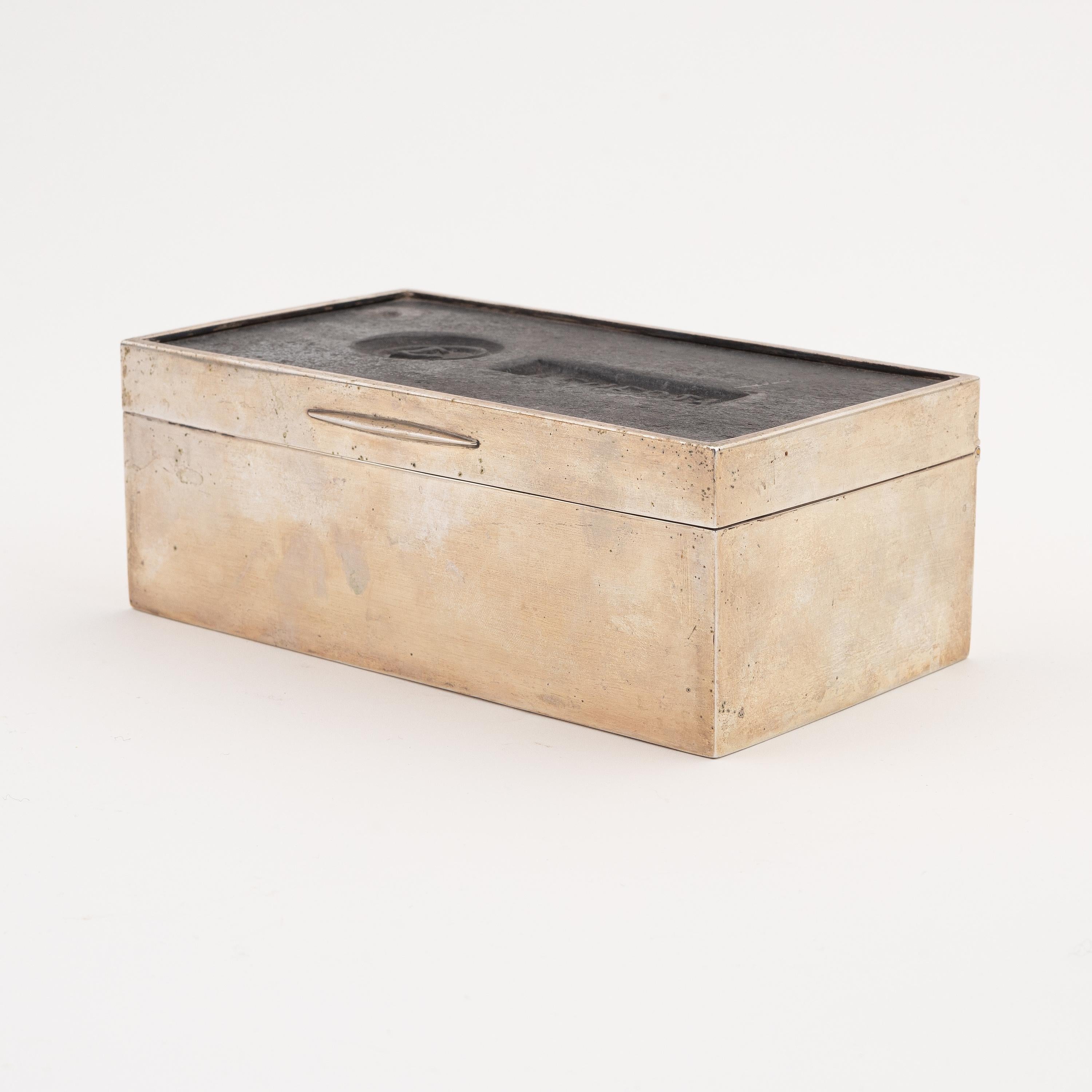 Unique Silver Box by K Anderson Stockholm Sweden 1932 Signed In Good Condition For Sale In Paris, FR