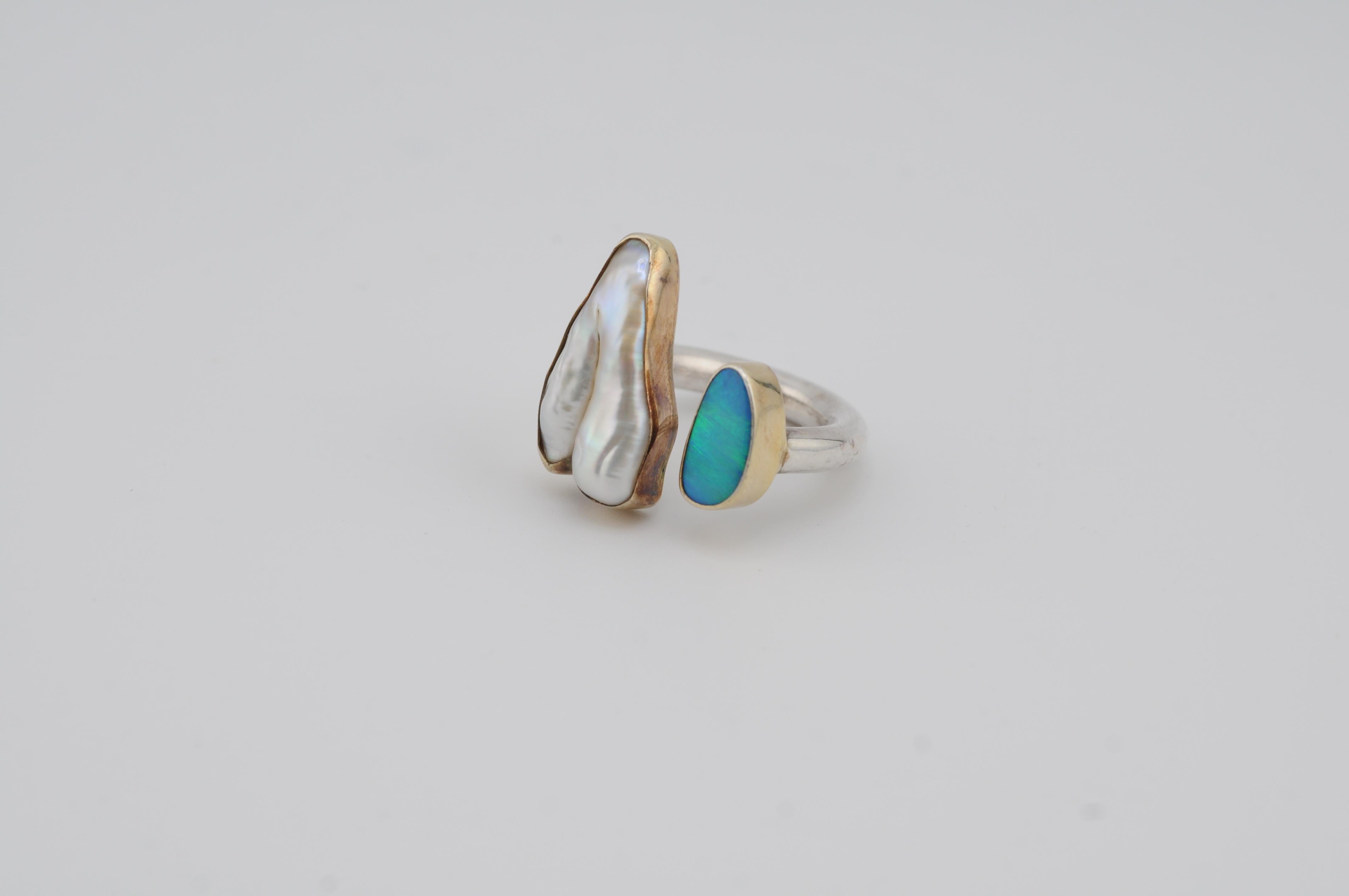 Anello unico in argento con opale, perla Keshi e accenti in oro in vendita 1