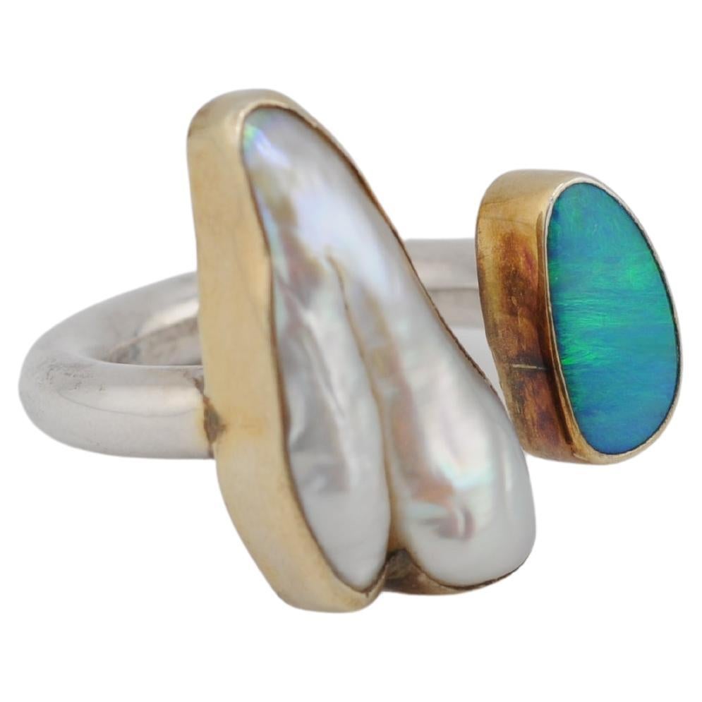 Anello unico in argento con opale, perla Keshi e accenti in oro in vendita