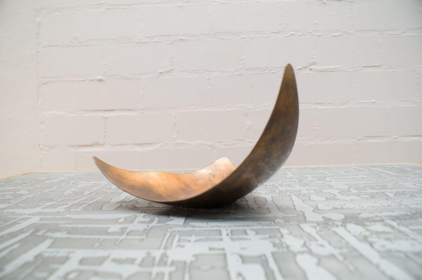 Mid-Century Modern Unique Singled Curvaceous Copper Hand Beaten German Fruit Bowl, Germany, 1950s