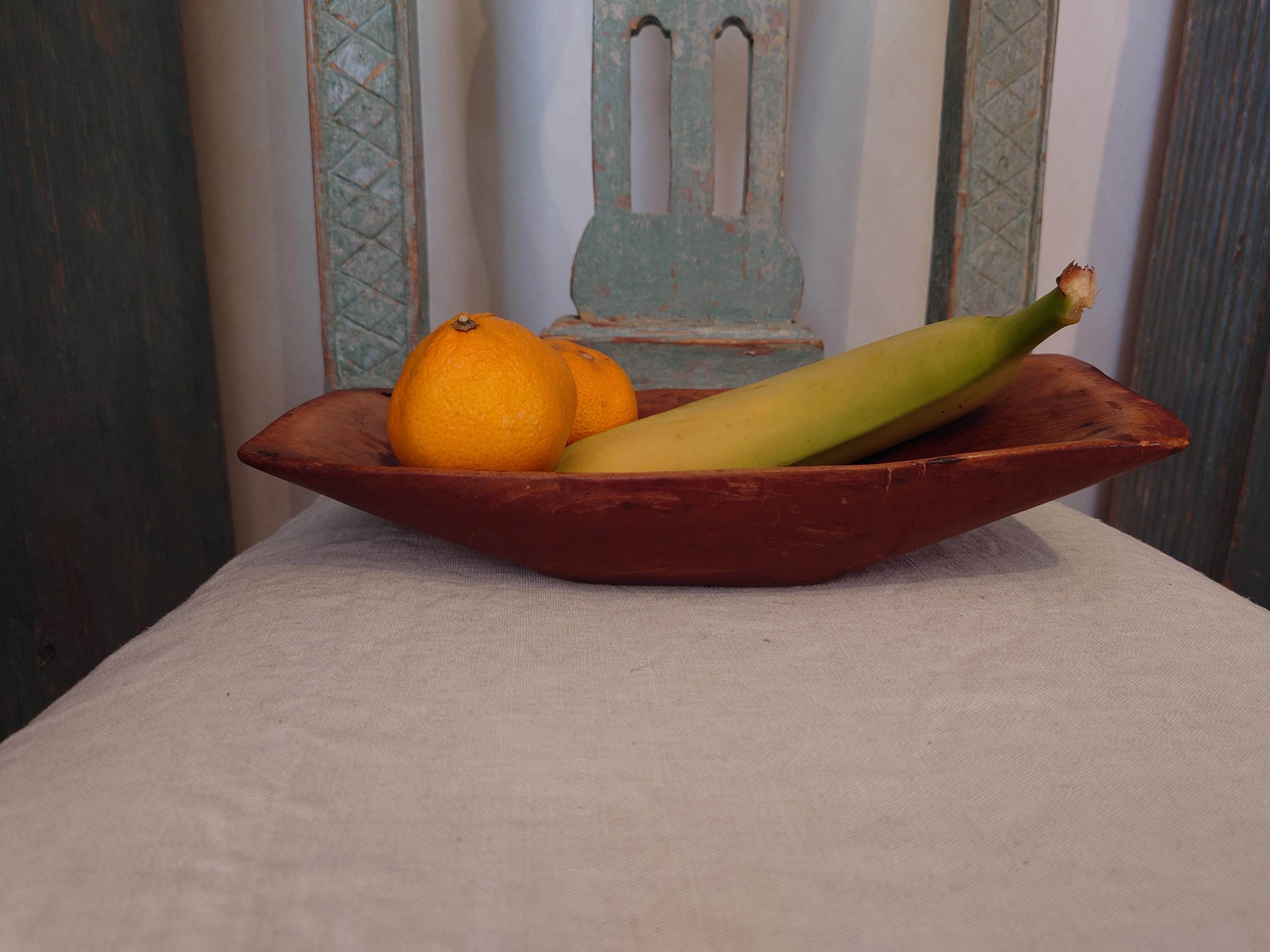 18th Century  unique small neat antique rustic  wooden tray / serving bowl with untouched original paint in beautiful English red.
The tray is dated 1792.
A farmers handcrafted tray or serving bowl or centerpiece.
A highly functional object with