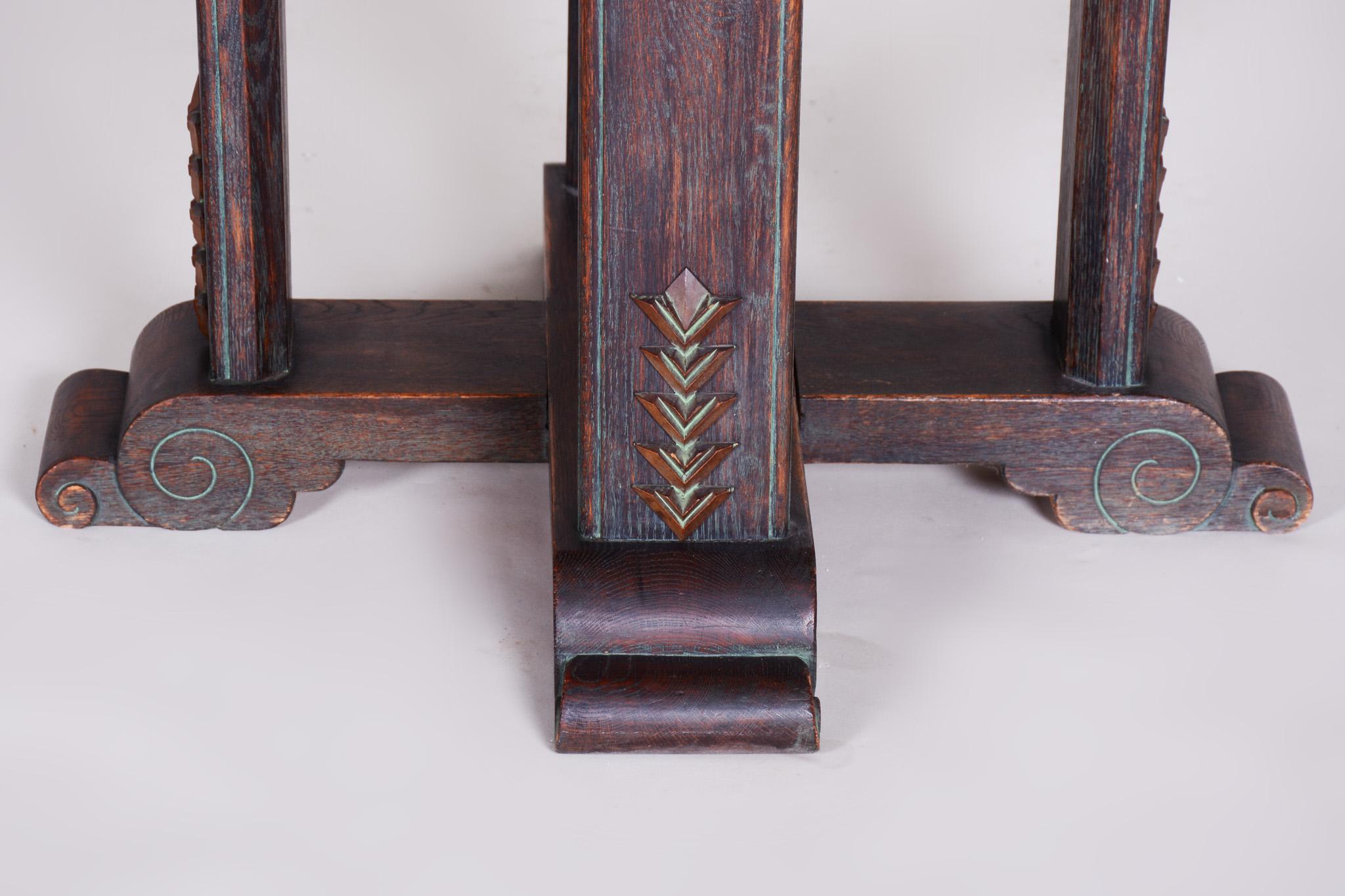 Art Deco Round table
Source: Czech
Original very well preserved condition
Material: Oak
Period: 1920-1929.





 