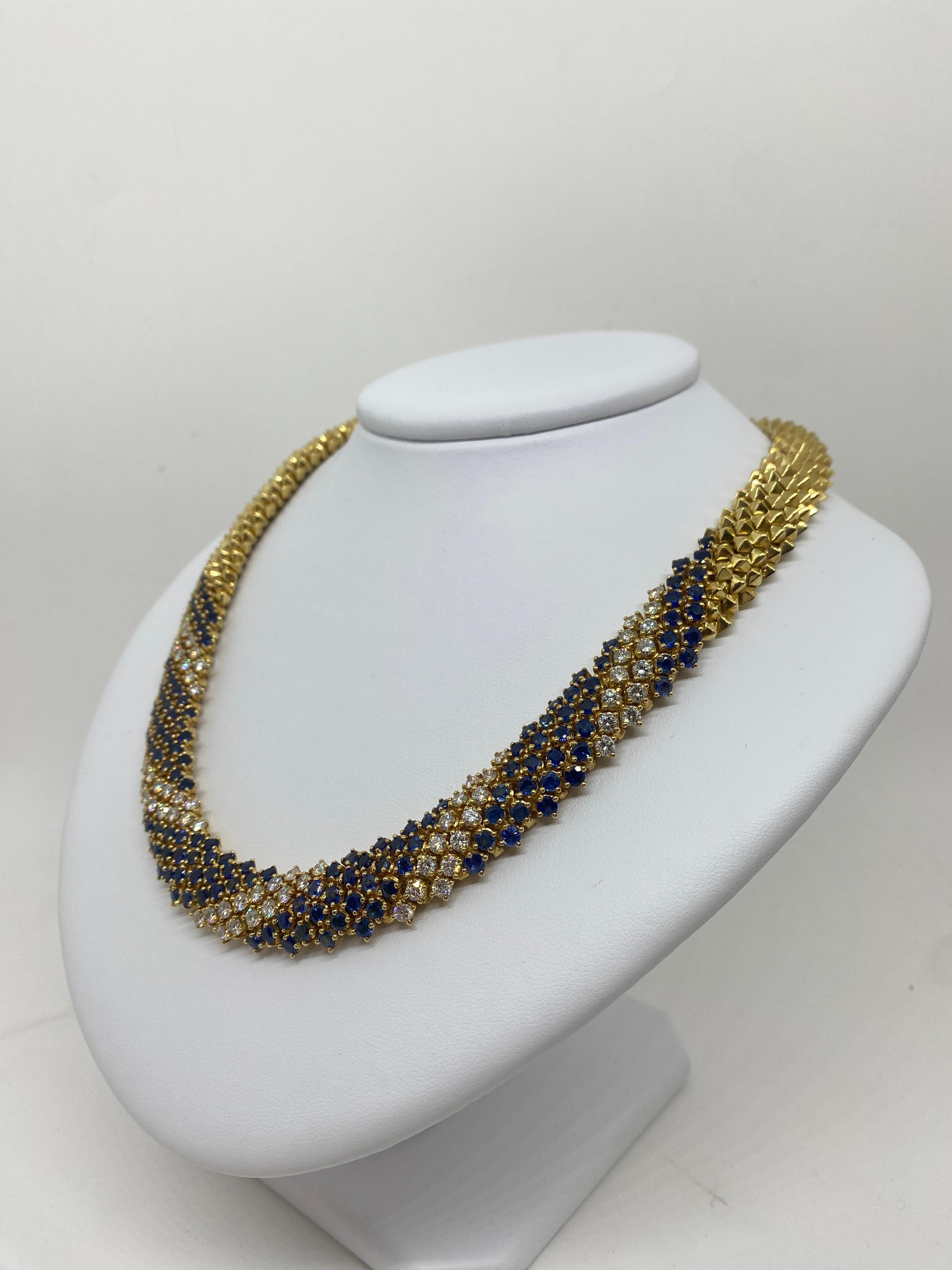 Brilliant Cut Unique Snake 18kt Yellow Gold Necklace 23 Ct Blue Sapphires 7.42 White Diamonds For Sale
