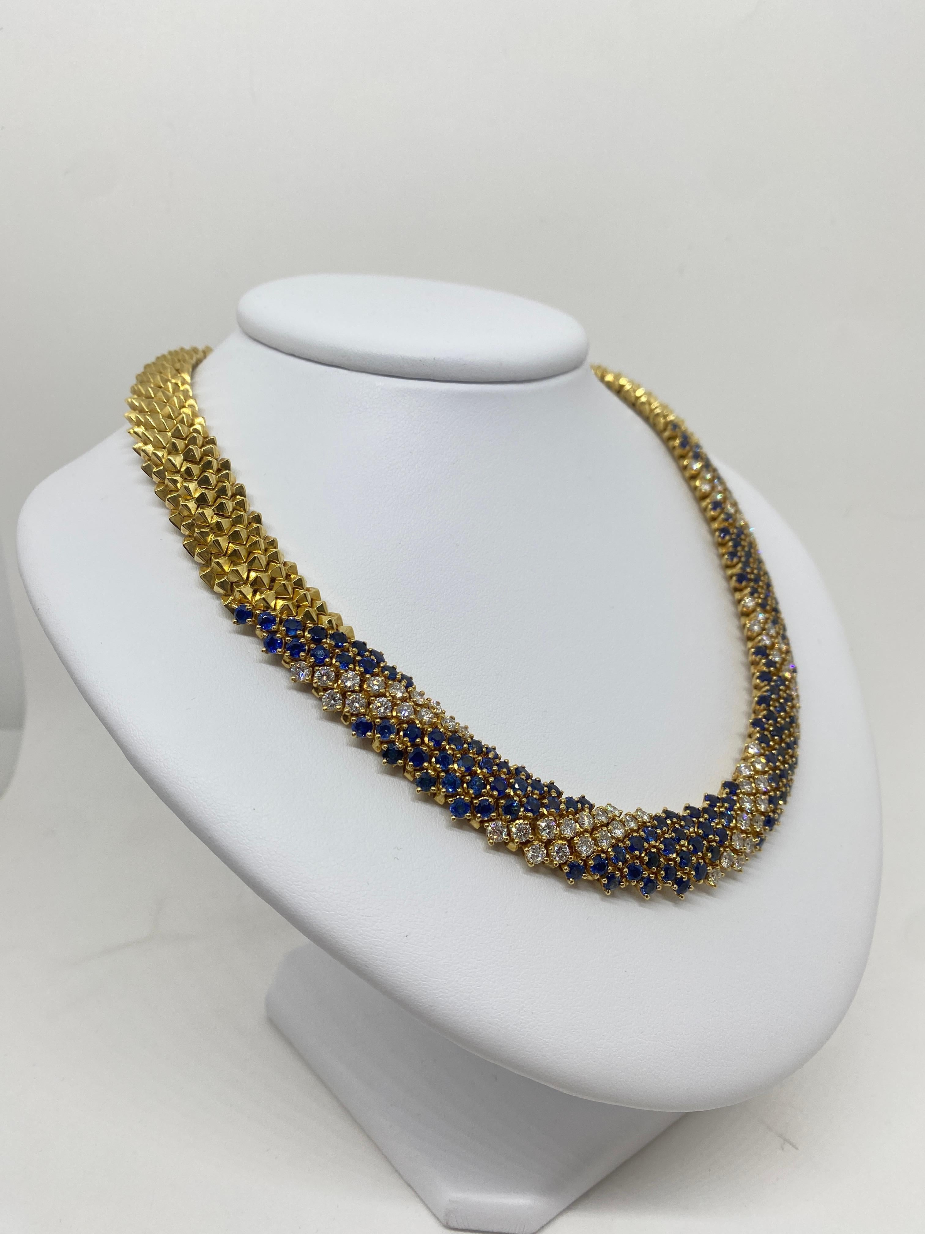 Unique Snake 18kt Yellow Gold Necklace 23 Ct Blue Sapphires 7.42 White Diamonds In New Condition For Sale In Bergamo, BG