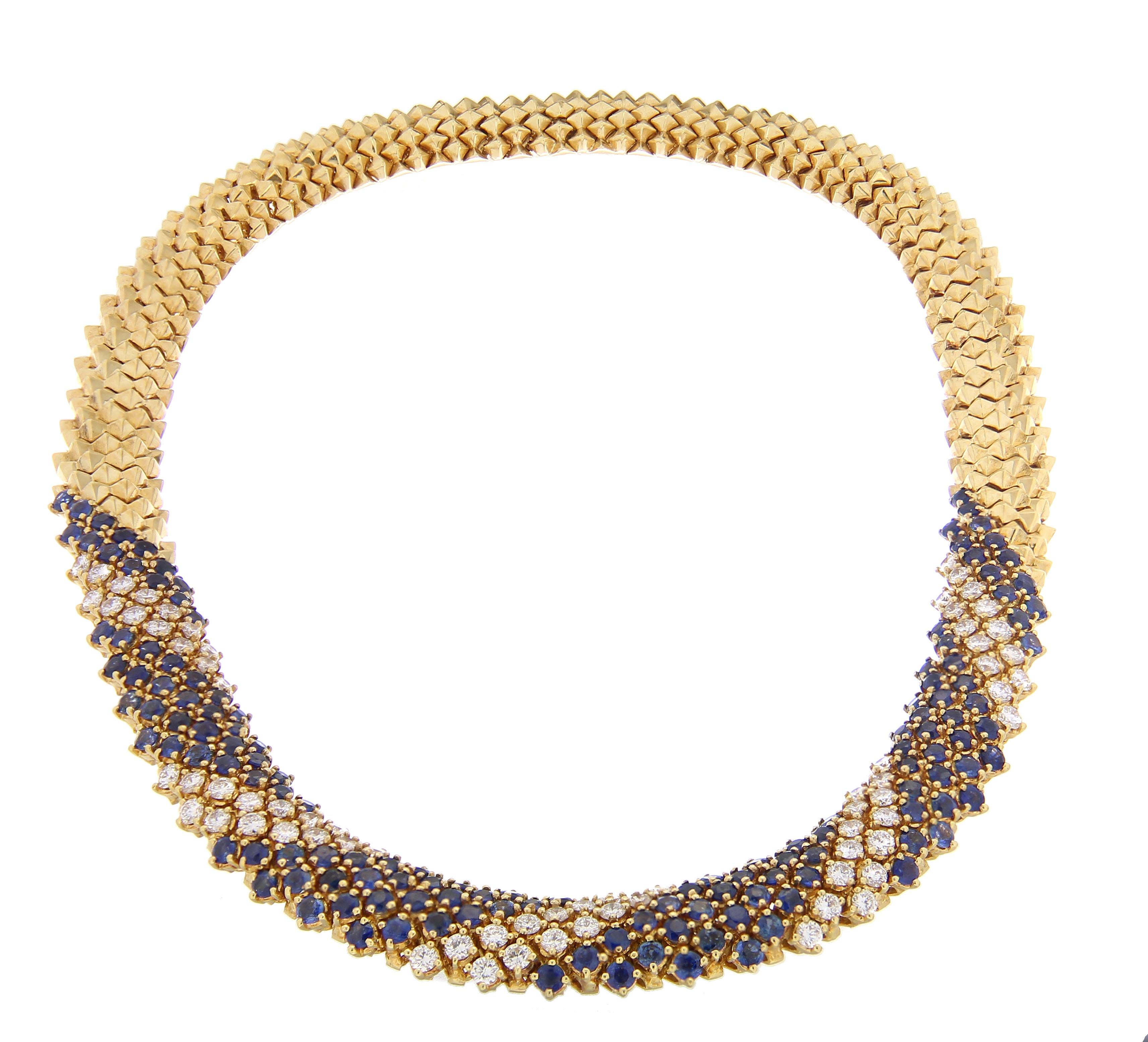 Unique Snake 18kt Yellow Gold Necklace 23 Ct Blue Sapphires 7.42 White Diamonds For Sale 2
