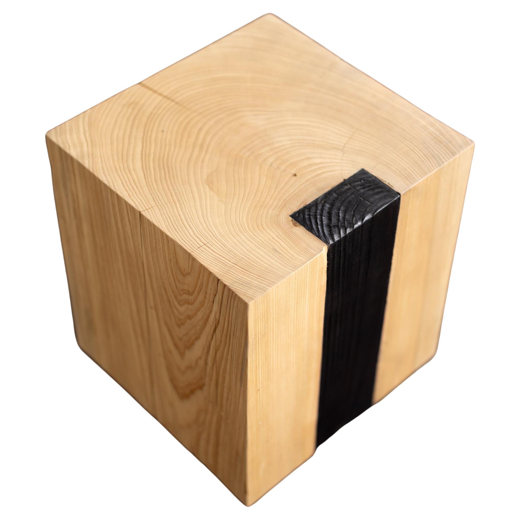 Table d'appoint unique en cyprès massif (15" x 15" x 17" H) par Alabama Sawyer