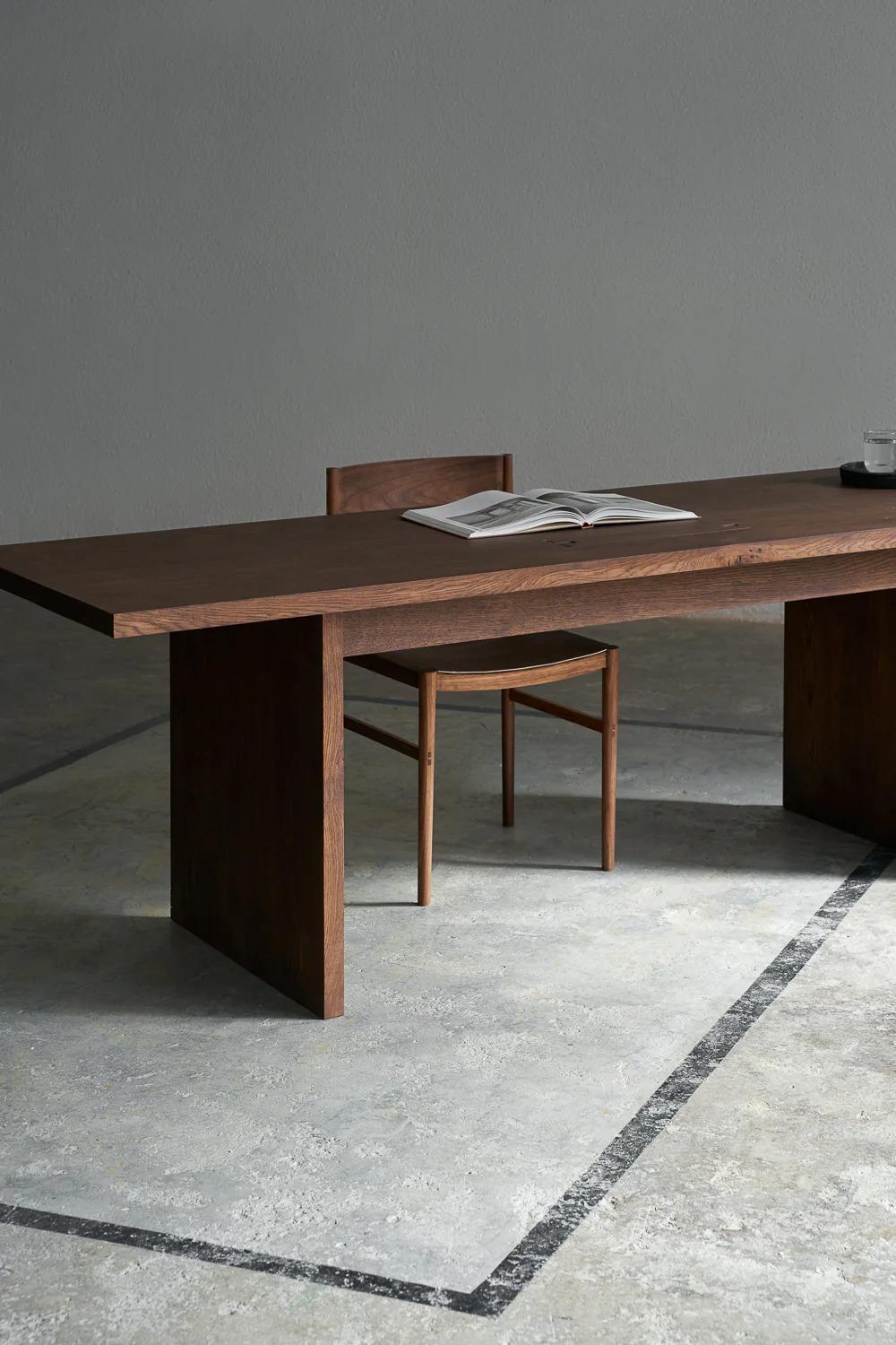 Postmoderno Scrivania Ernest in Oak massiccio, unica nel suo genere, di Obstacles in vendita