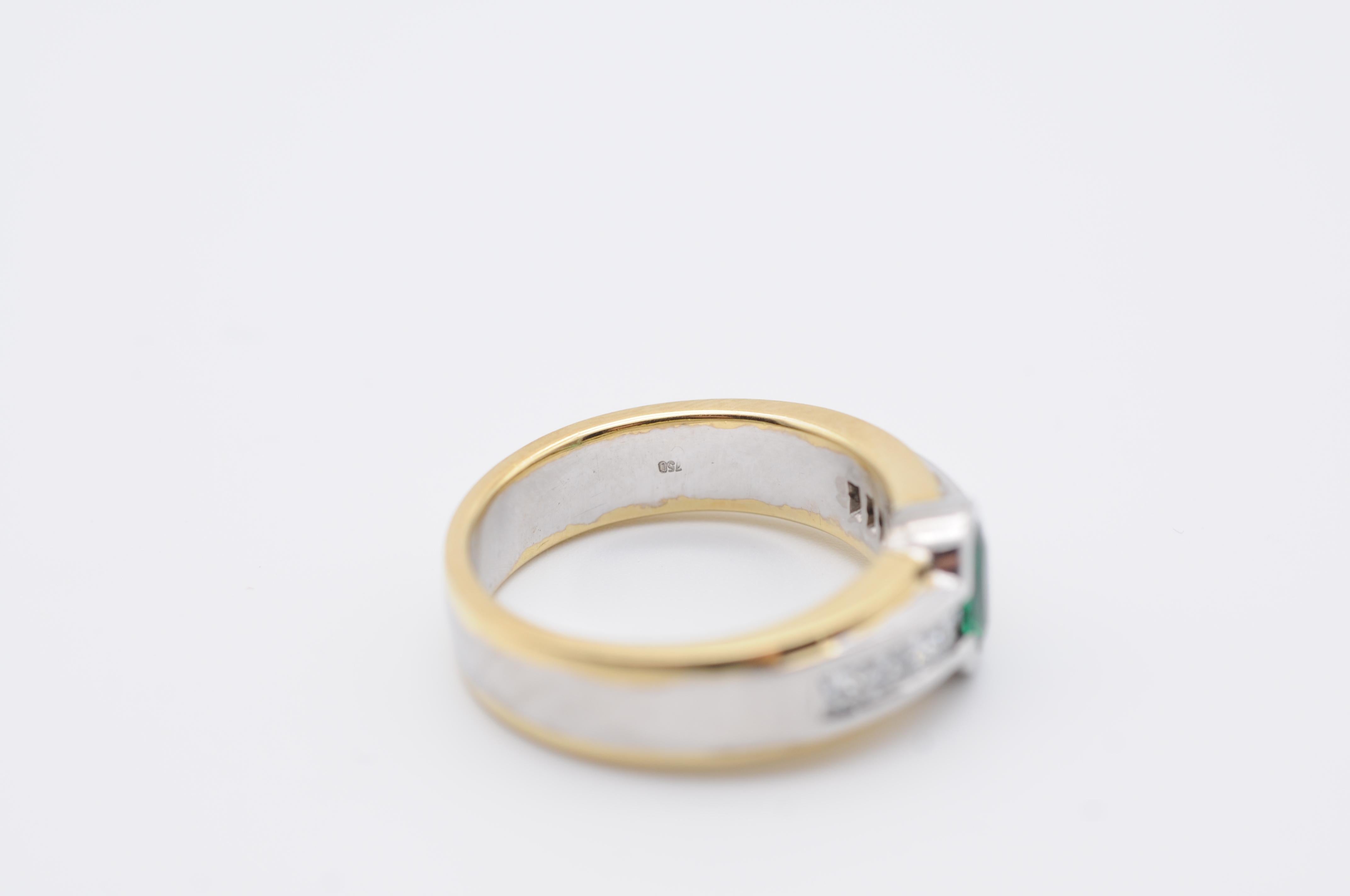 Unique Solitaire Emerald Ring VVI, W, 18K For Sale 5