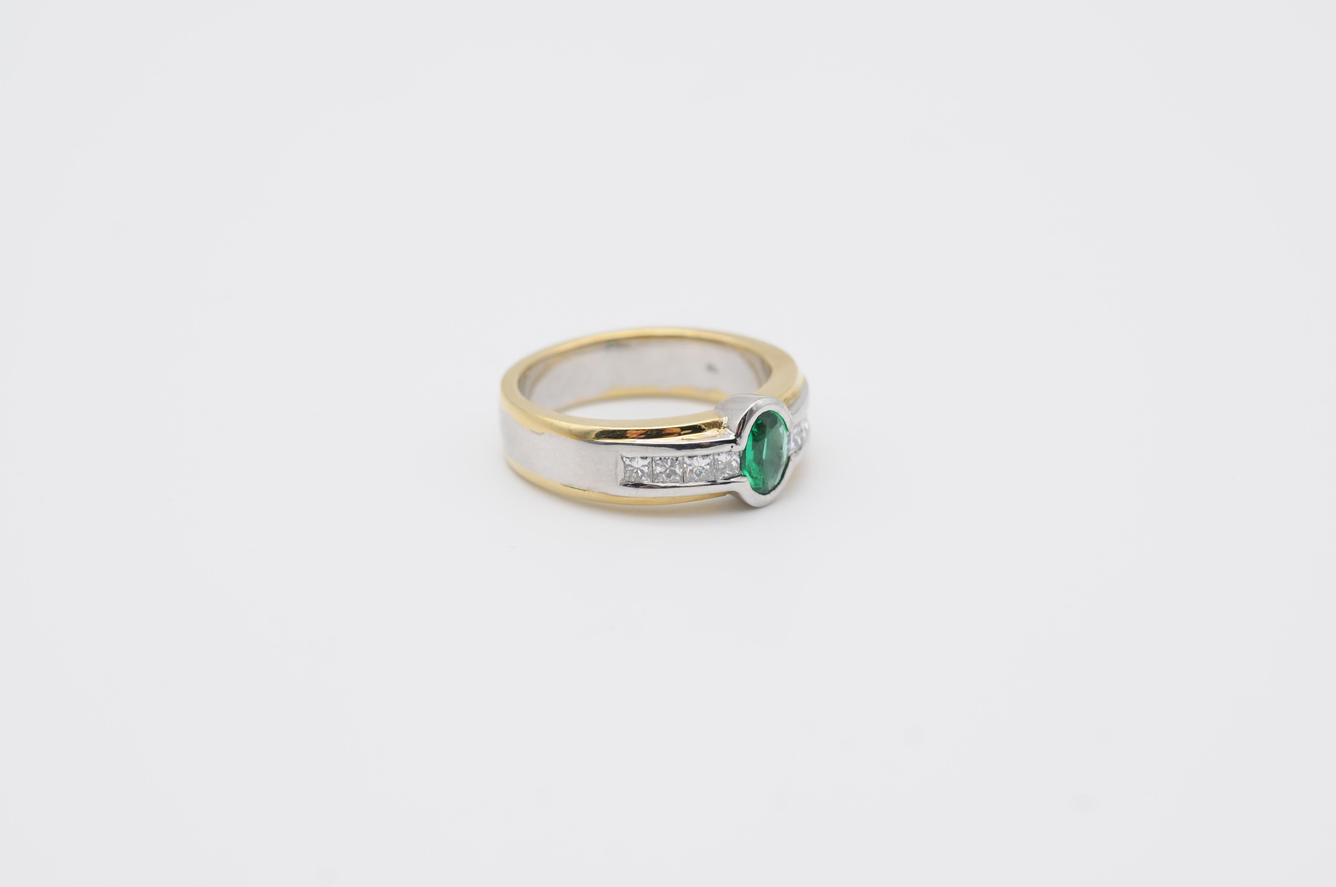 Unique Solitaire Emerald Ring VVI, W, 18K For Sale 2