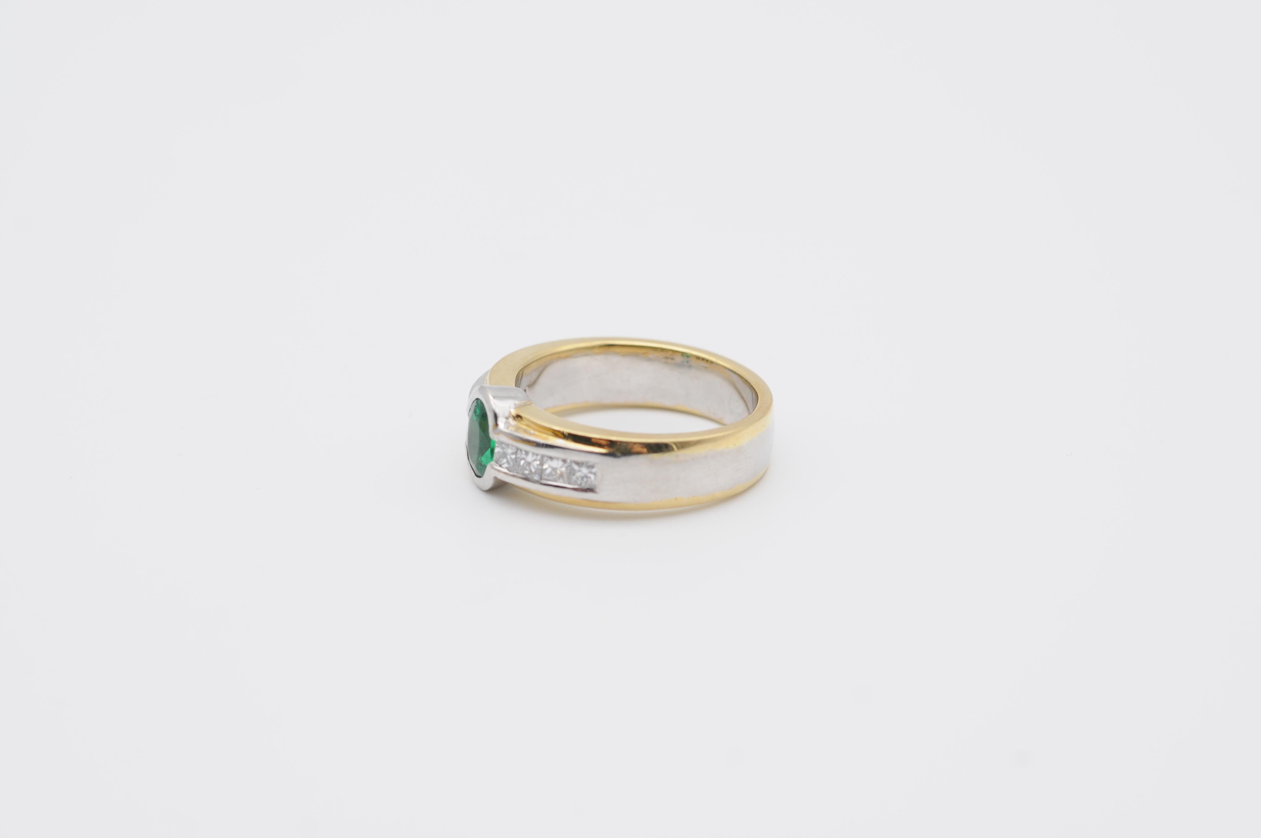 Unique Solitaire Emerald Ring VVI, W, 18K For Sale 3