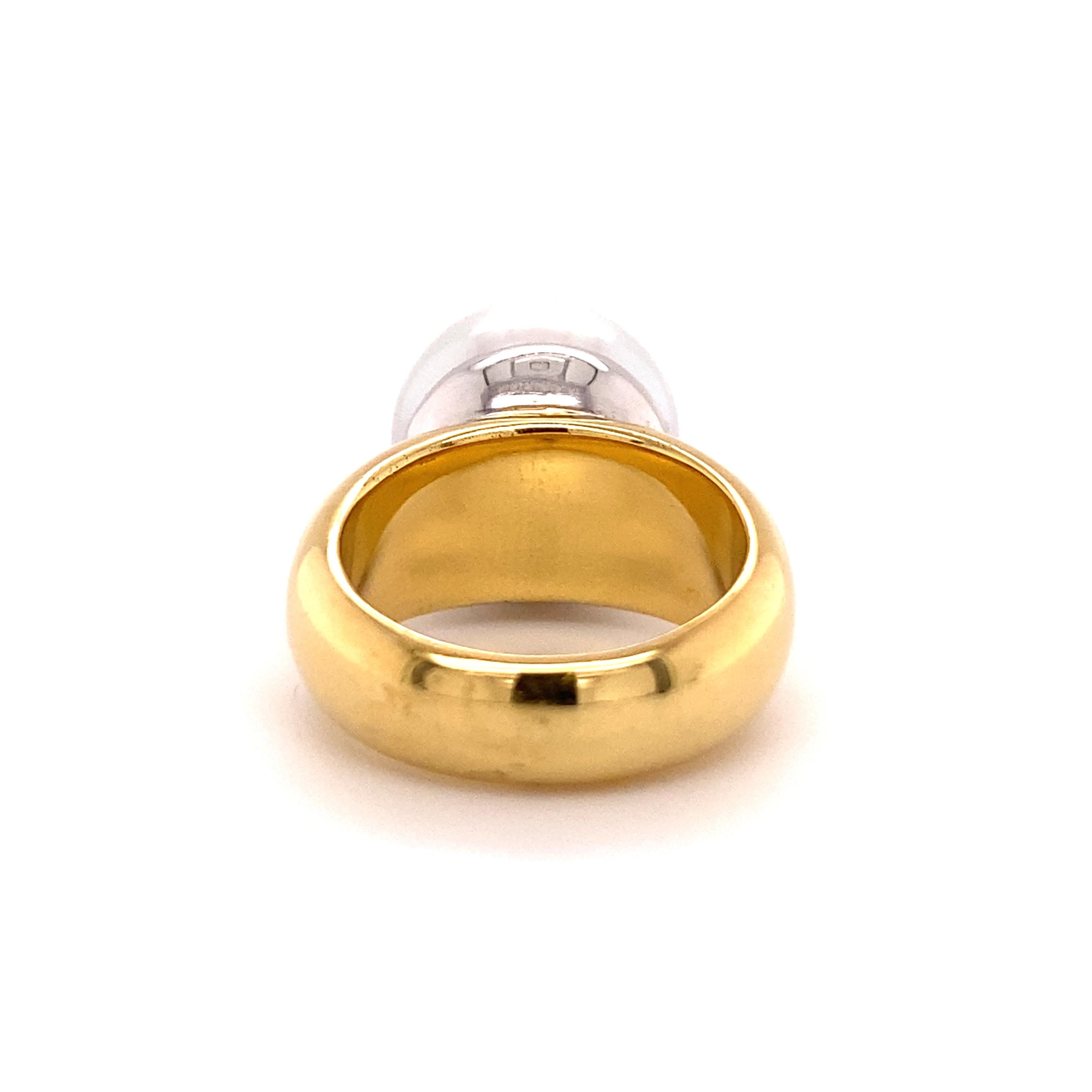 Bague unique en or jaune et blanc avec perles des mers du Sud et diamants en vente 2