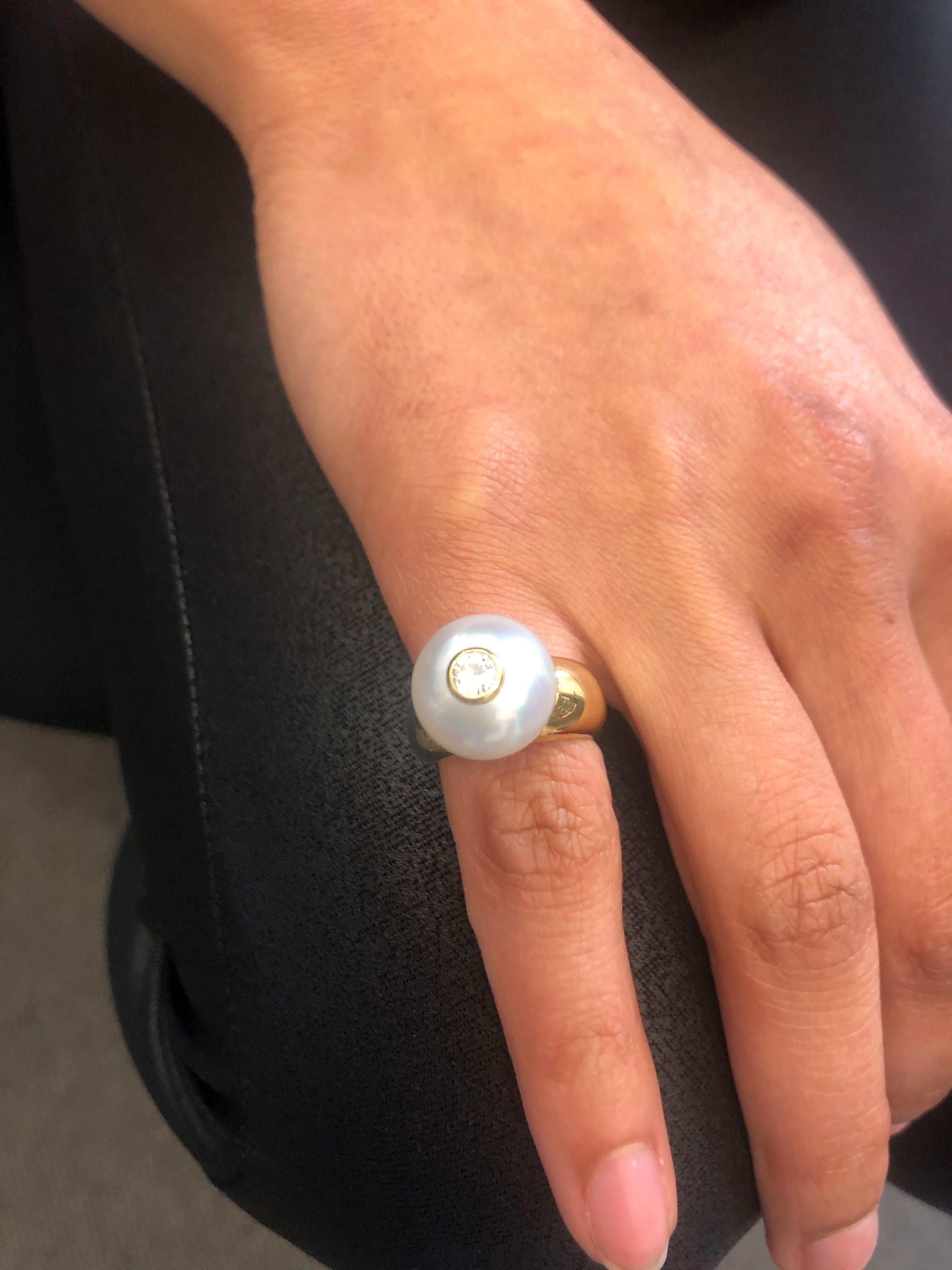 Unique South Sea Pearl and Diamond Ring in Yellow and White Gold For Sale 2