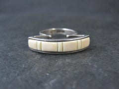 Einzigartiger Südwest-Ring aus Sterling mit Engelshaut-Korallen-Intarsien, Größe 6