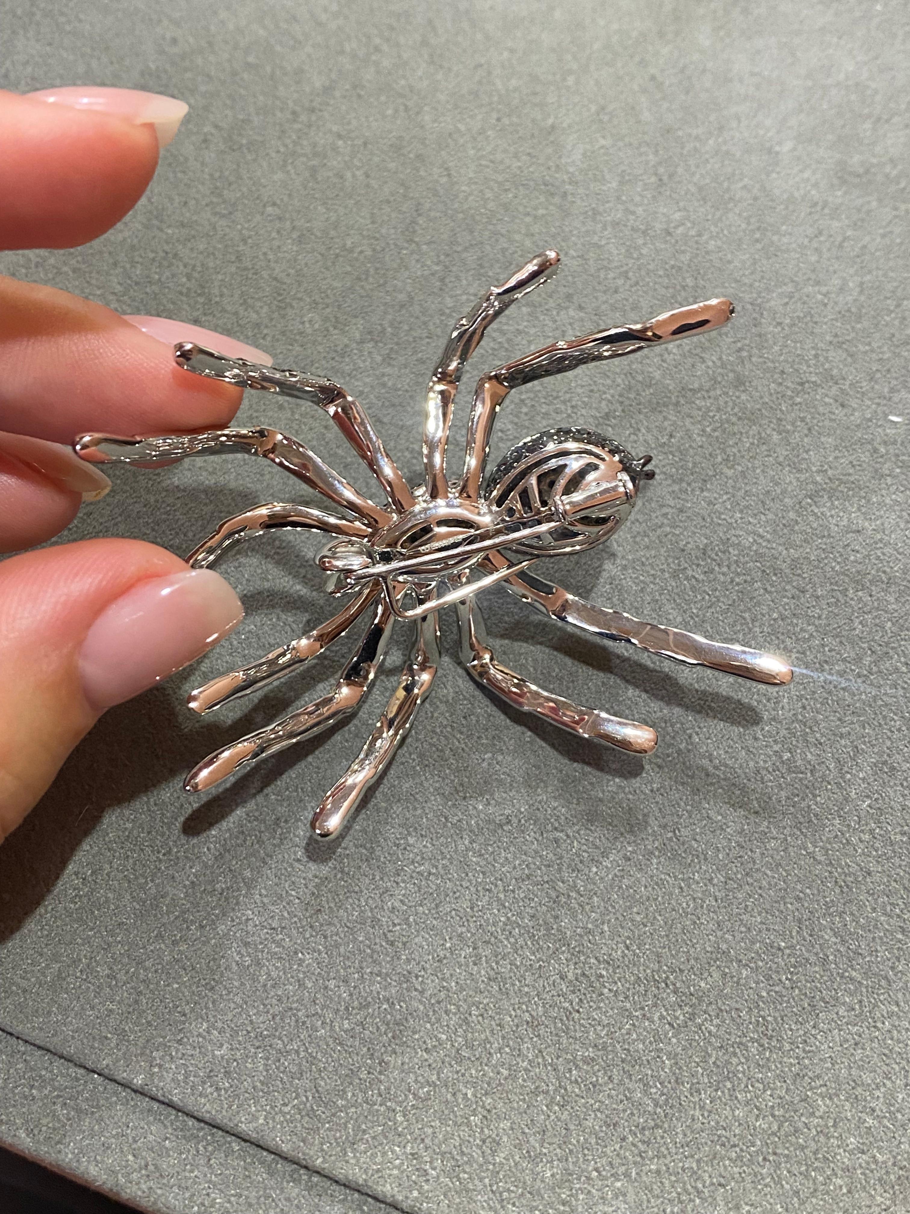 Einzigartige Spinnenbrosche aus 18 Karat Gold mit schwarzem Diamant für sie (Moderne) im Angebot
