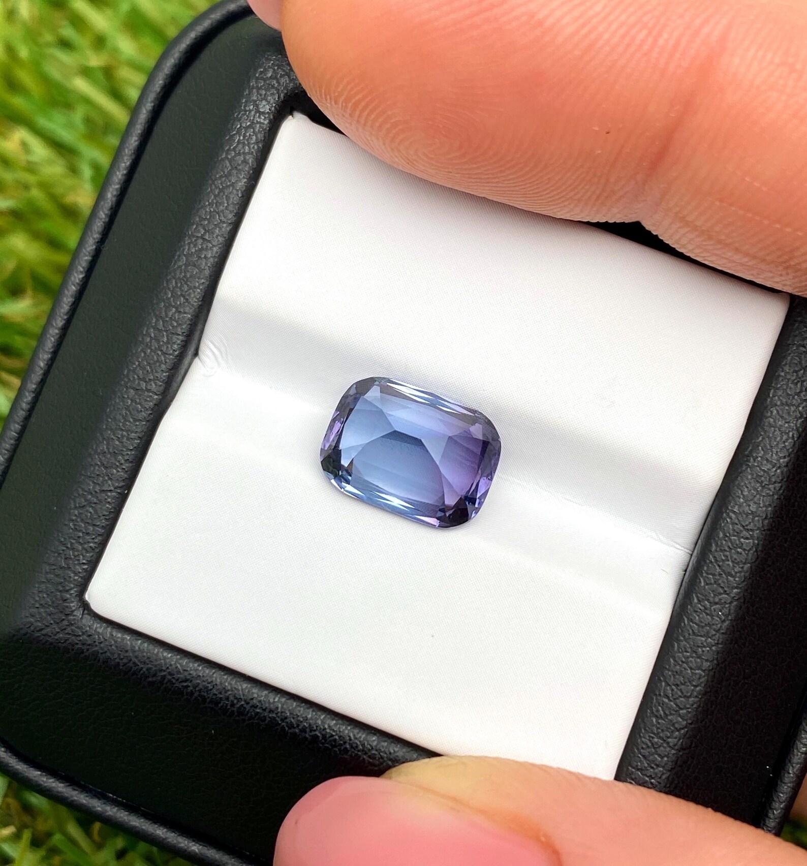 Spinelle unique, violet bleuté, pierre précieuse naturelle de 4,67 carats, taille coussin, Tanzanie, GIA Neuf - En vente à Daugavpils, LV