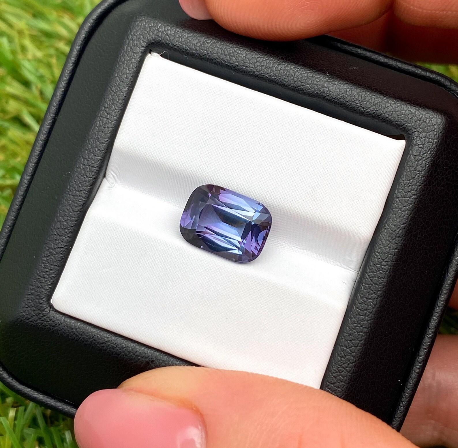 Spinelle unique, violet bleuté, pierre précieuse naturelle de 4,67 carats, taille coussin, Tanzanie, GIA Unisexe en vente