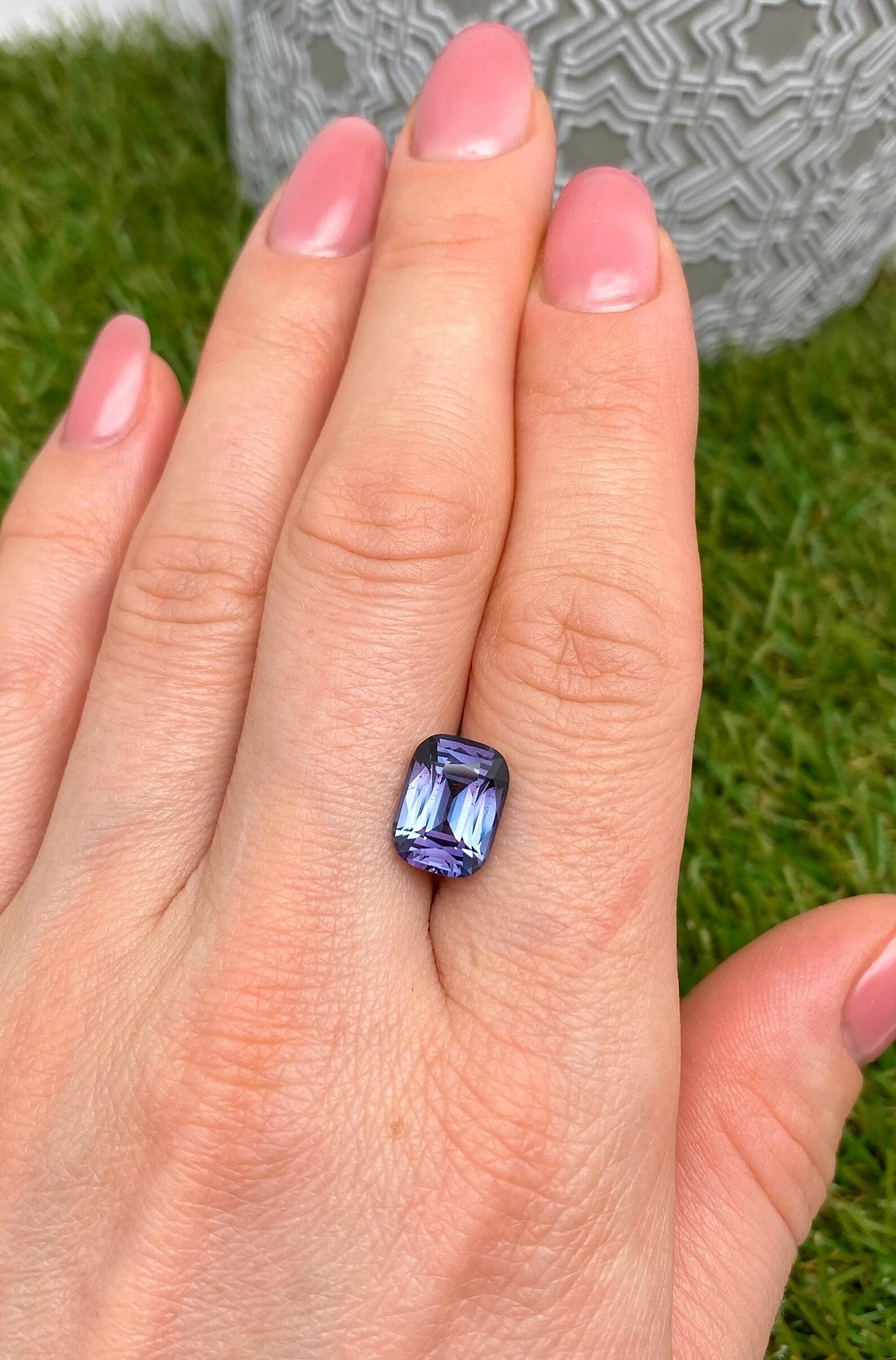 Spinelle unique, violet bleuté, pierre précieuse naturelle de 4,67 carats, taille coussin, Tanzanie, GIA en vente 2
