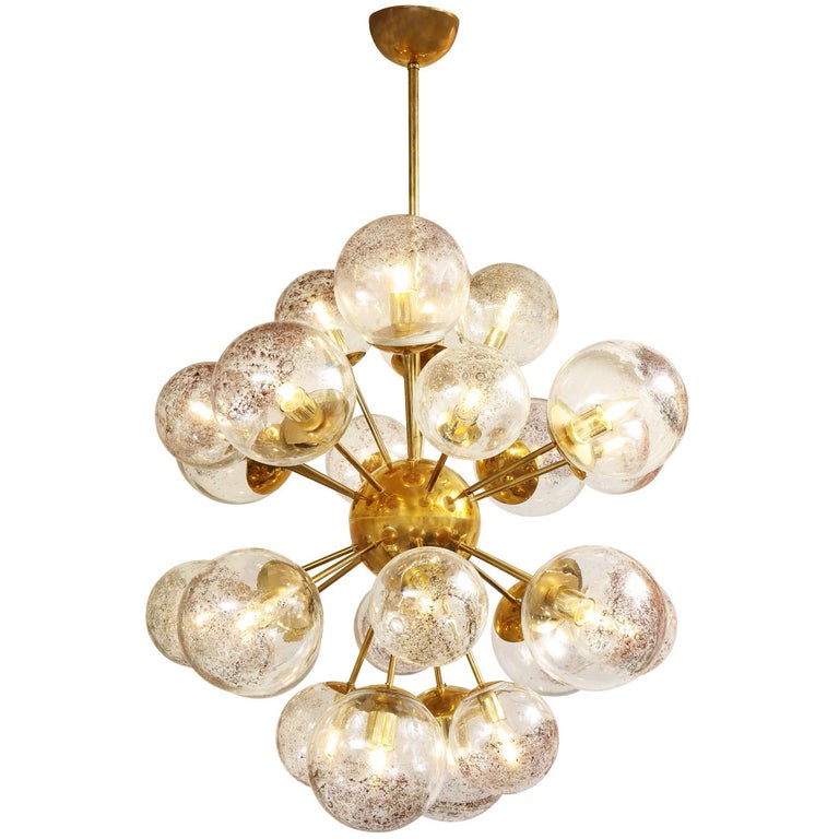 Custom Sputnik-style chandelier in polished brass with hand-blown, copper speckled Murano glass globes. Italy 2022. This is a beautifully crafted chandelier. The copper powder blown into the glass is gorgeous.