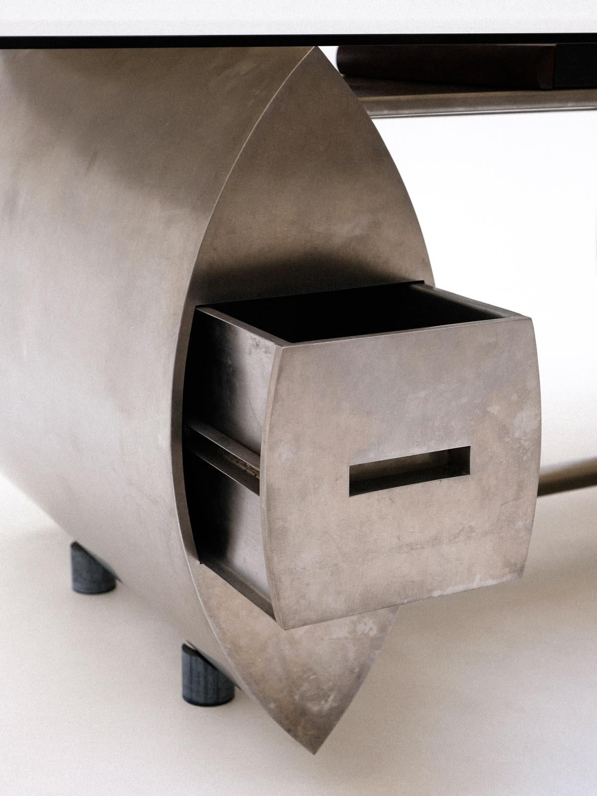 Bureau unique en acier inoxydable, production française anonyme des années 80 en vente 5