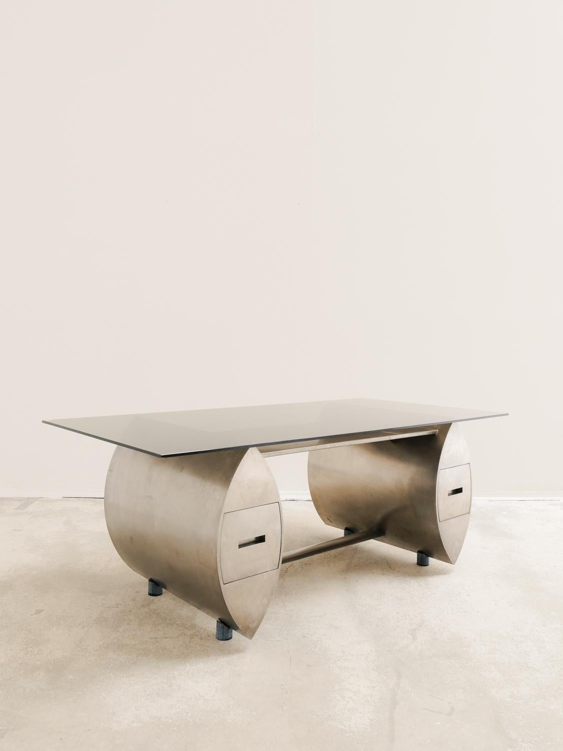 Mid-Century Modern Bureau unique en acier inoxydable, production française anonyme des années 80 en vente