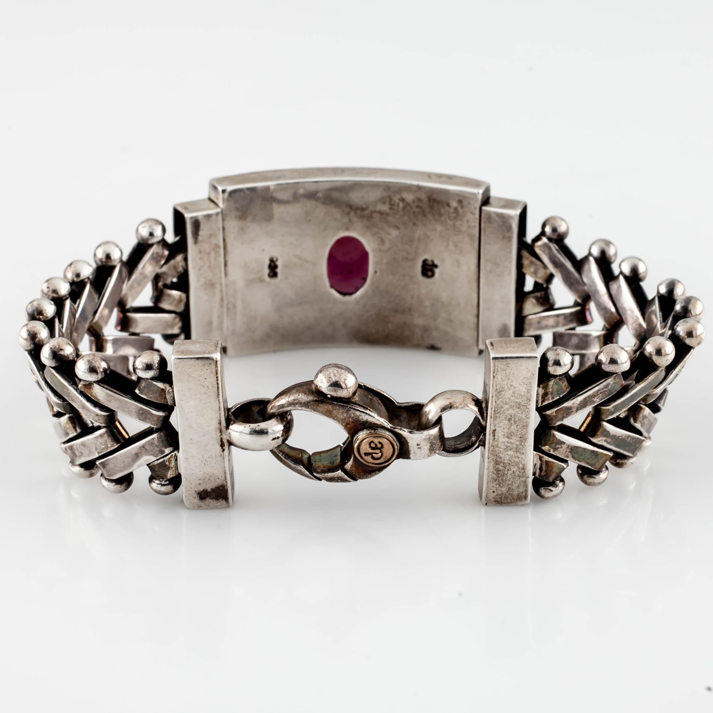 Einzigartiges Armband aus Sterlingsilber und Turmalin mit kreativen Gliedern, Größe 7,25 (Cabochon) im Angebot