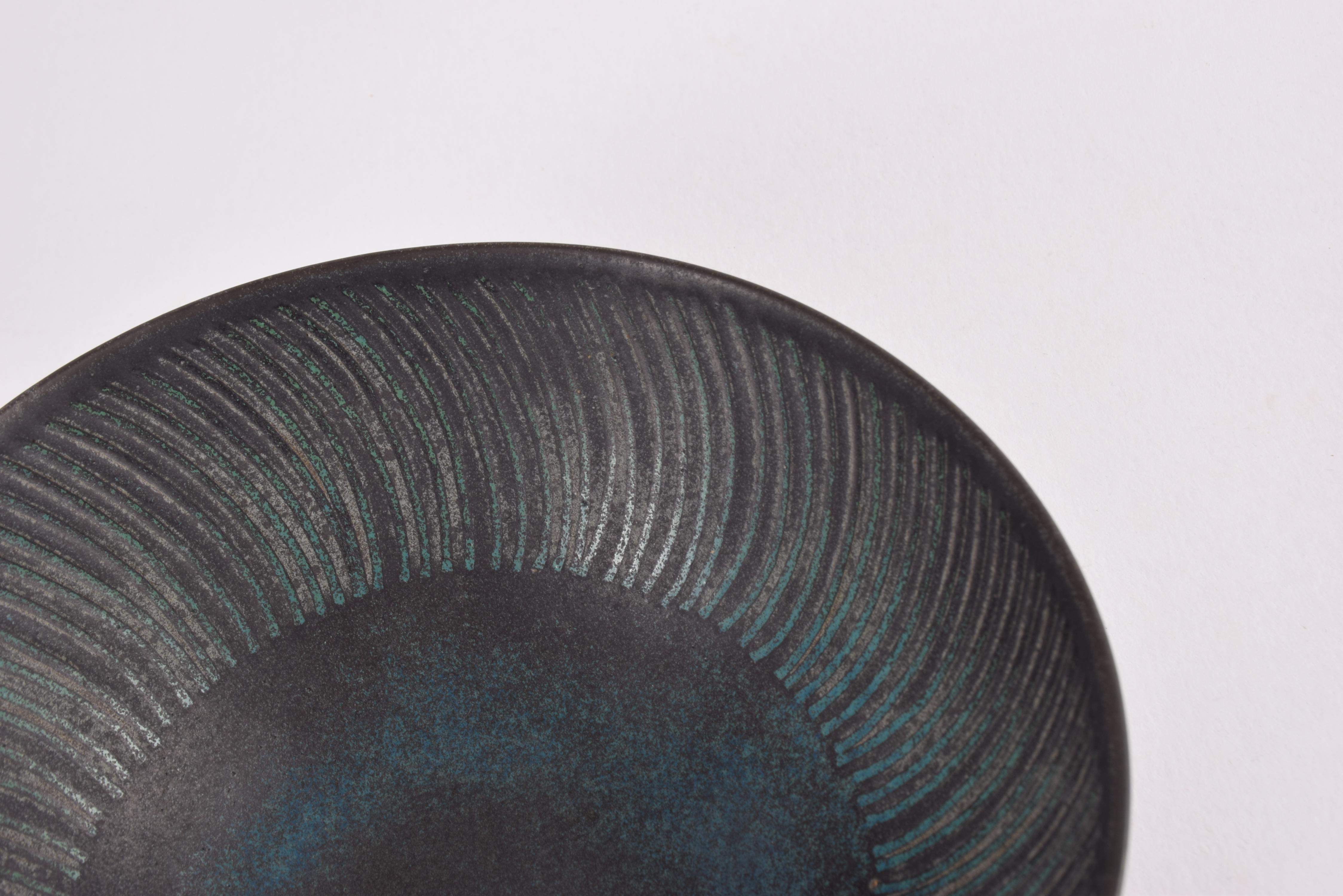 Ciotola grande in ceramica unica di Stig Lindberg per Gustavsberg Studiohanden 1960s In condizioni buone in vendita a Silkeborg, Silkeborg