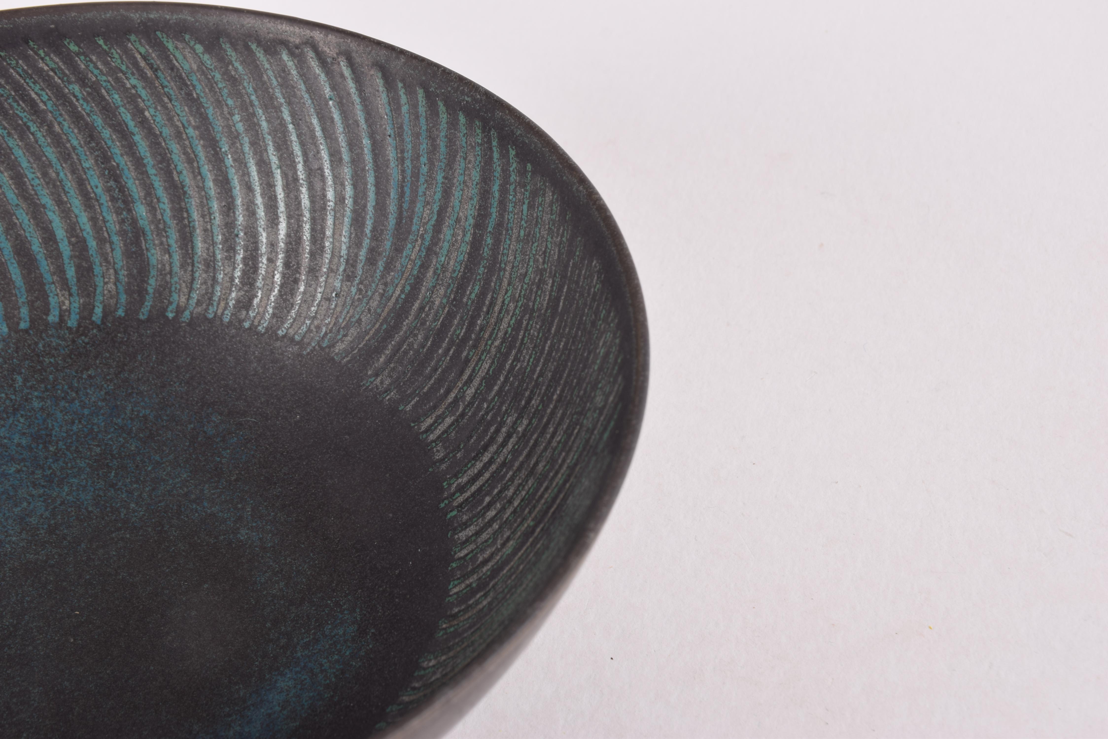 XX secolo Ciotola grande in ceramica unica di Stig Lindberg per Gustavsberg Studiohanden 1960s in vendita