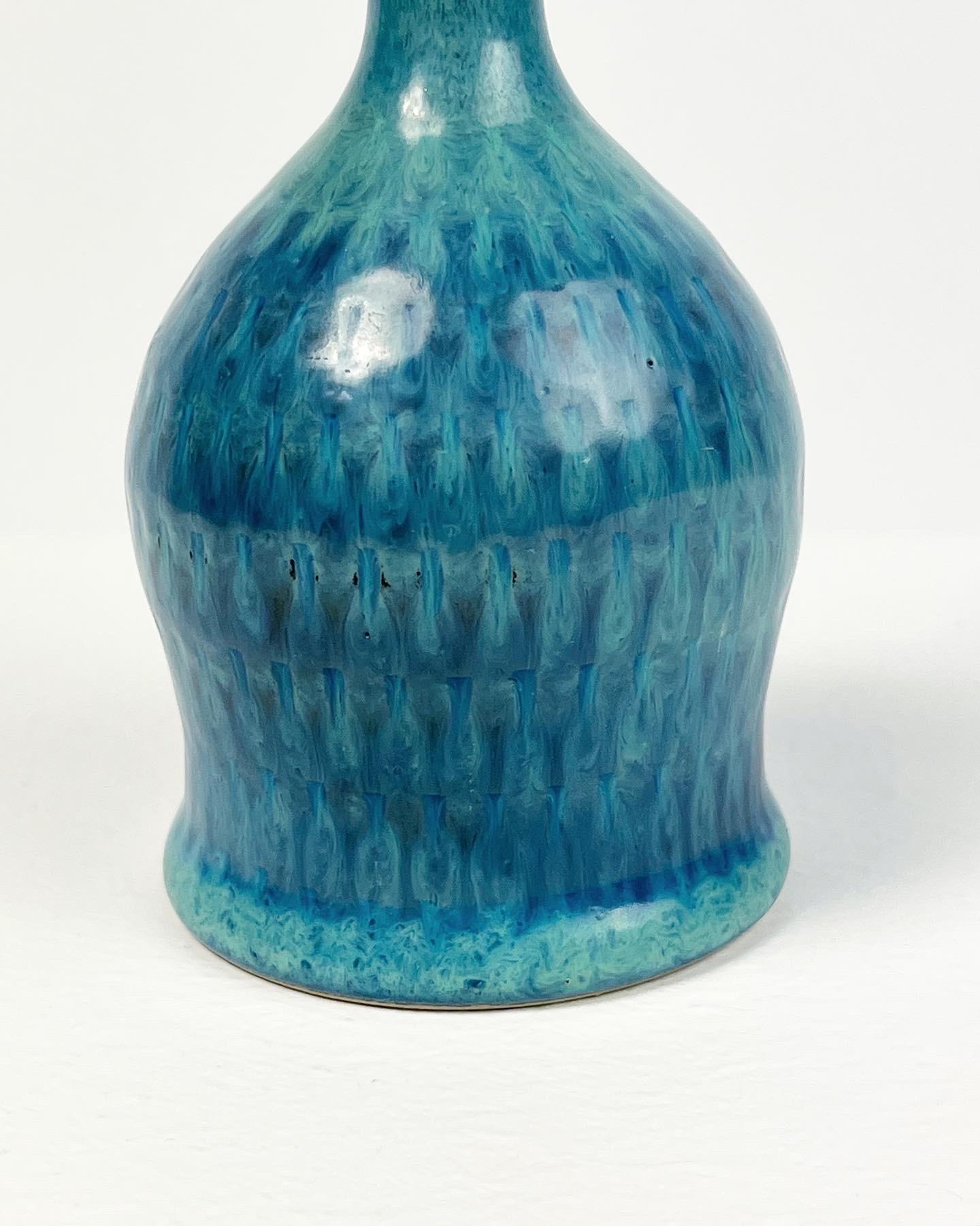 Fatto a mano Vaso unico Stig Lindberg Gustavsberg Svezia smalto blu 1963 in vendita