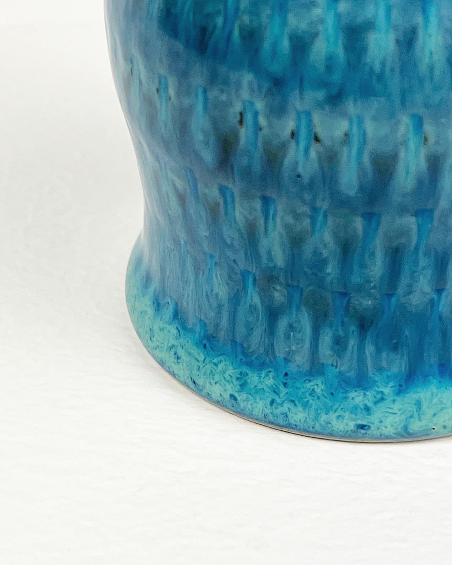 Metà XX secolo Vaso unico Stig Lindberg Gustavsberg Svezia smalto blu 1963 in vendita