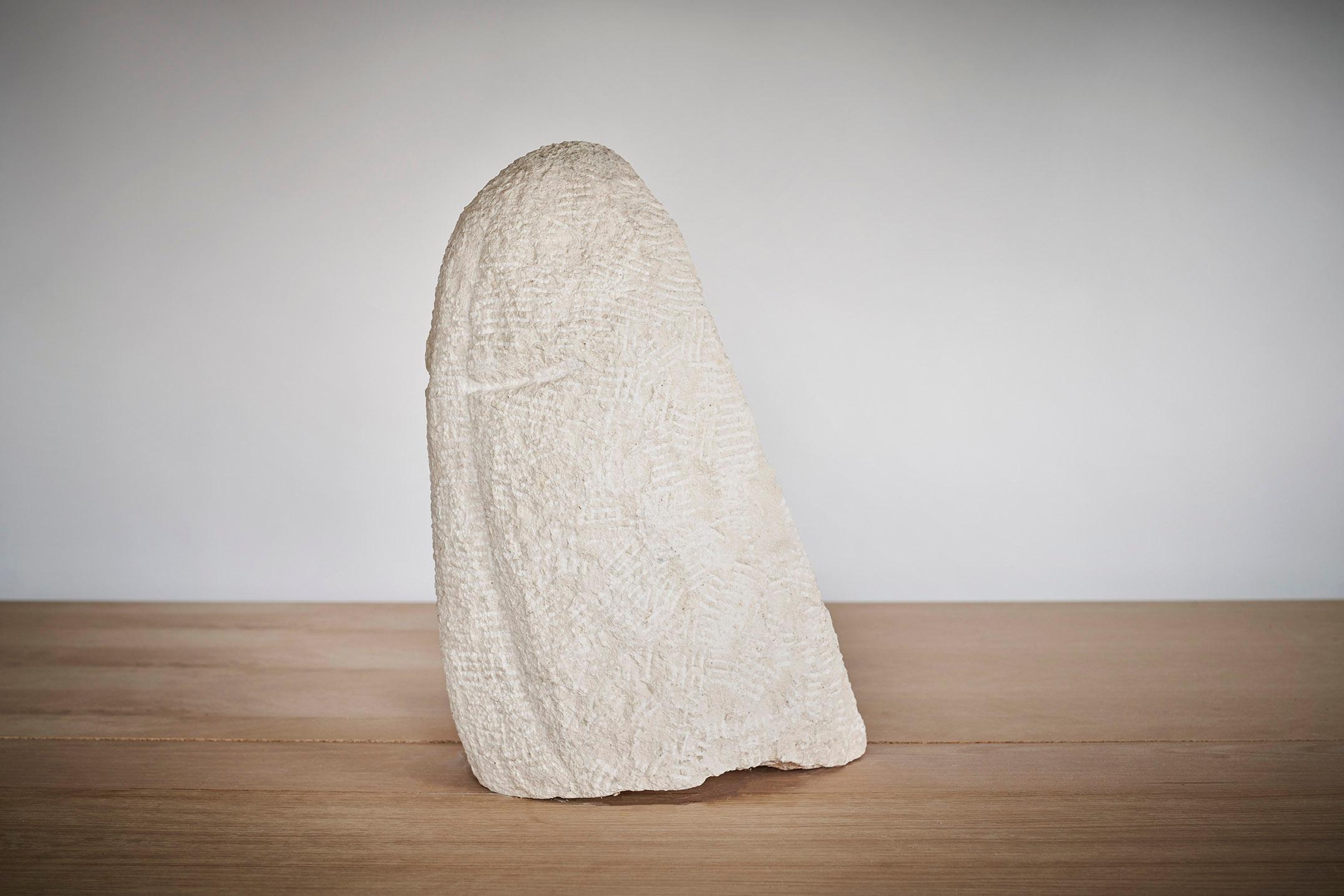 Einzigartige Steinskulptur El Guerrero von Jean-Baptiste Van den Heede (Spanisch) im Angebot