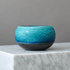 Ciotola unica in gres di Liisa Hallamaa. Arabia, Finlandia, anni '60.