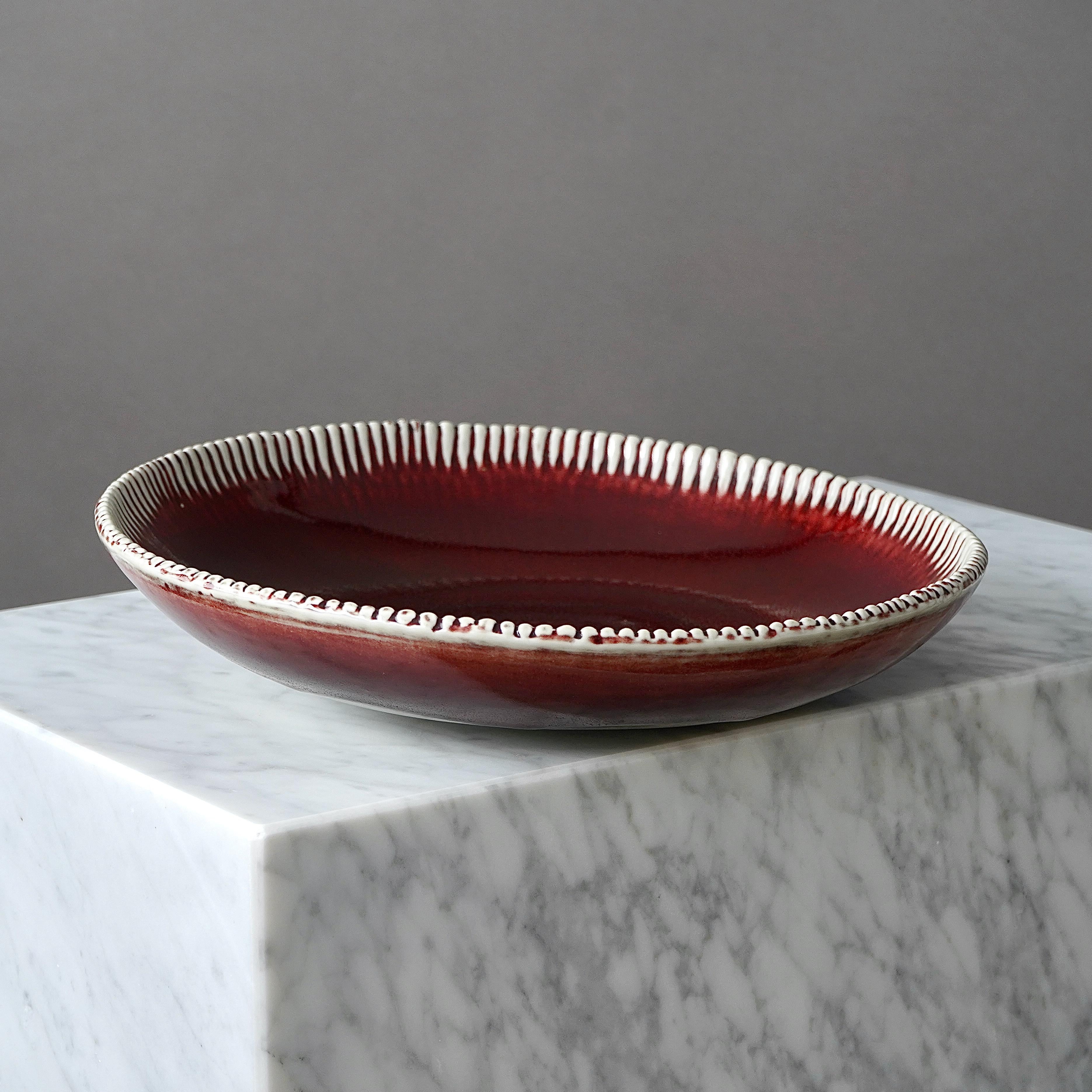 Glazed Unique Stoneware Bowl by Toini Muona. Arabia, Finland, 1940s.