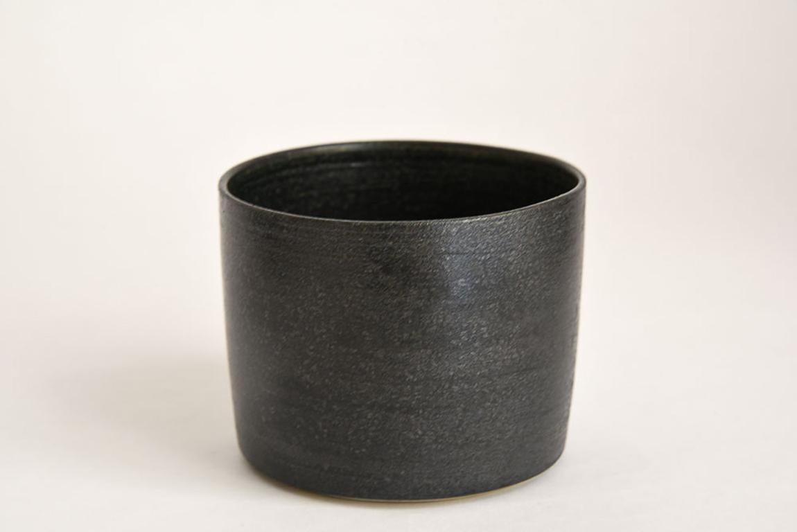 Tasse - céramique haut de gamme. Pour le service ou la décoration.

Chaque pièce est unique, épuisé dans d'autres couleurs.

Matériau : Grès
Couleur : bleu  / noir