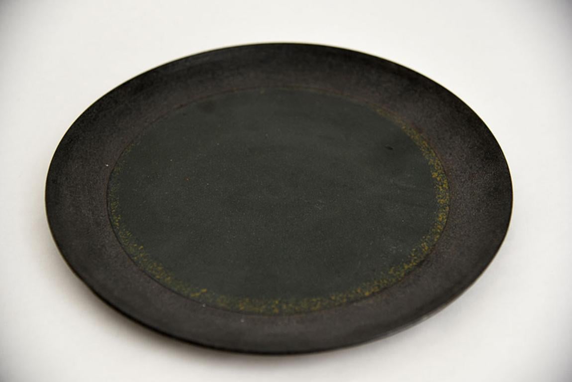 Unique stoneware plate - high-end ceramics In New Condition For Sale In AIX-EN-PROVENCE, FR