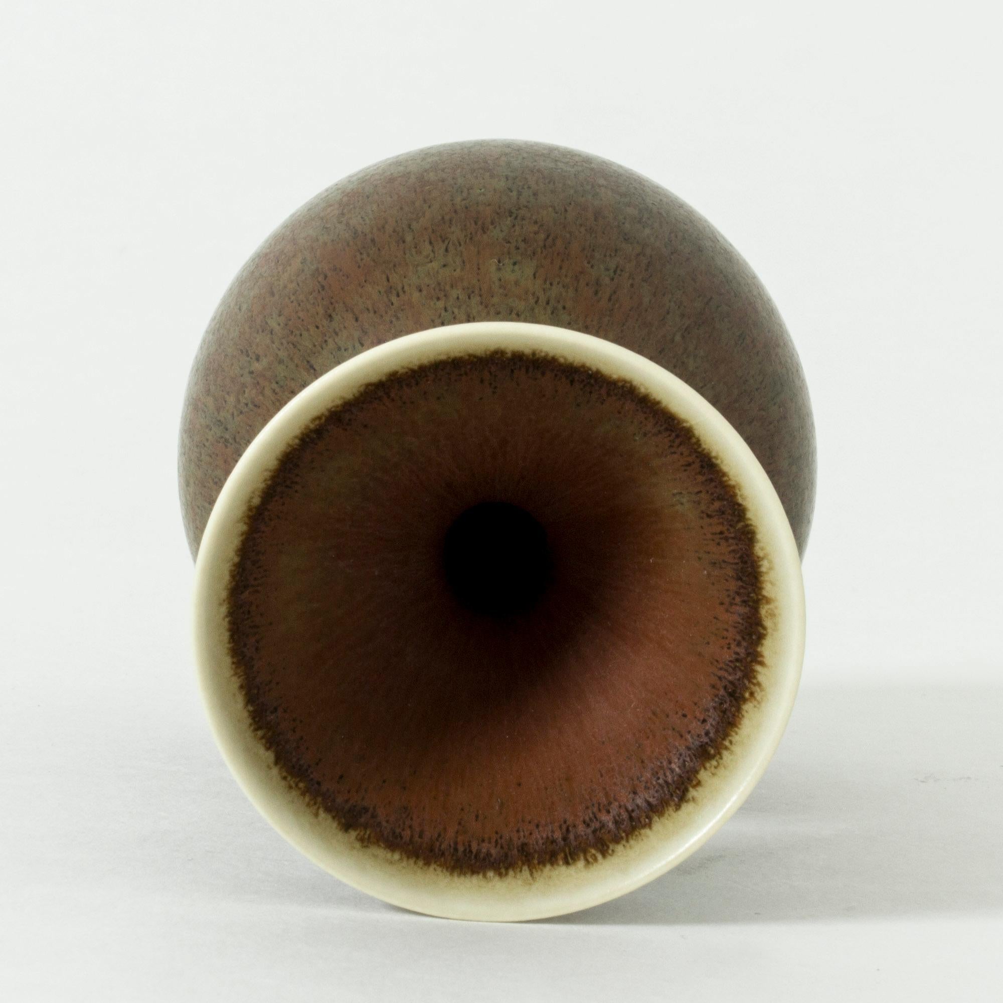 Scandinave moderne Vase unique en grès de Carl-Harry Stålhane pour Rörstrand:: Suède:: années 1950